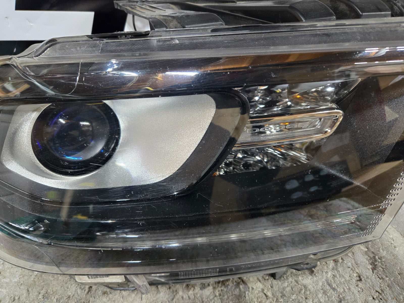 2016-2020 DODGE DURANGO HEADLIGHT RIGHT RH HALOGEN W/ LED OEM 68299130AF