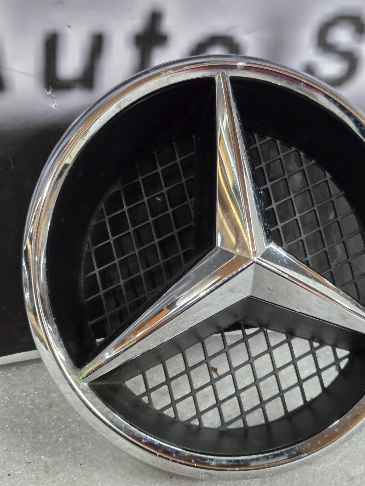 2008-2014 W204 MERCEDES C250 GRILL STAR HOUSING OEM A2078880260