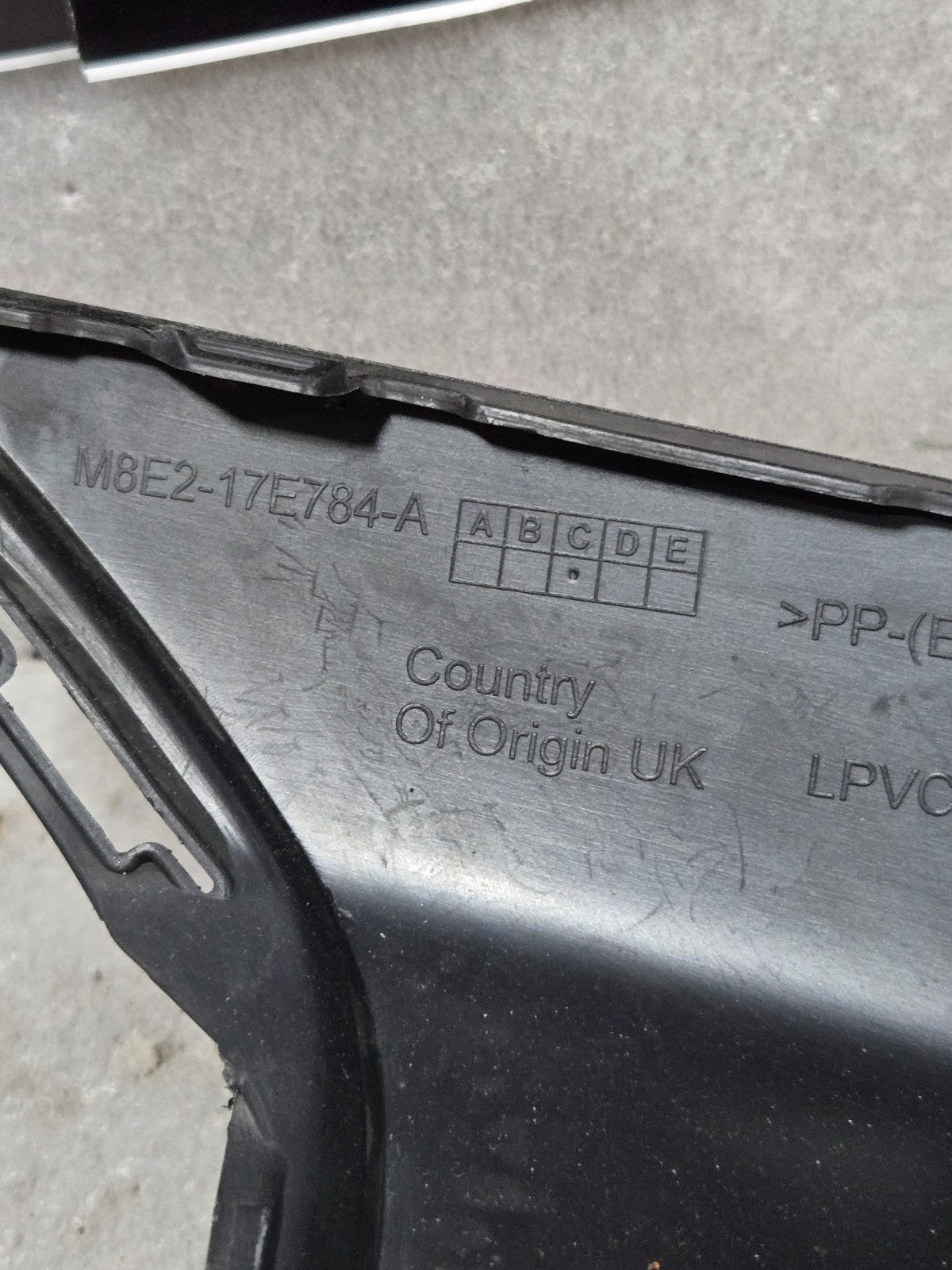 2022 2023 2024 Range Rover Vogue Front Right Lower Bumper Trim OEM M8E2-17E784-A