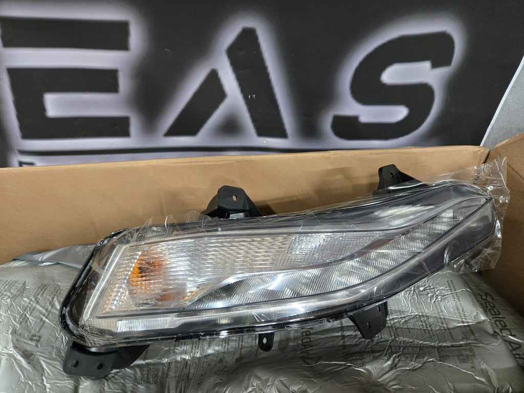 2019-2023 Chevrolet Malibu OEM GM Front LH Driver Side LED Signal Lamp 84843549