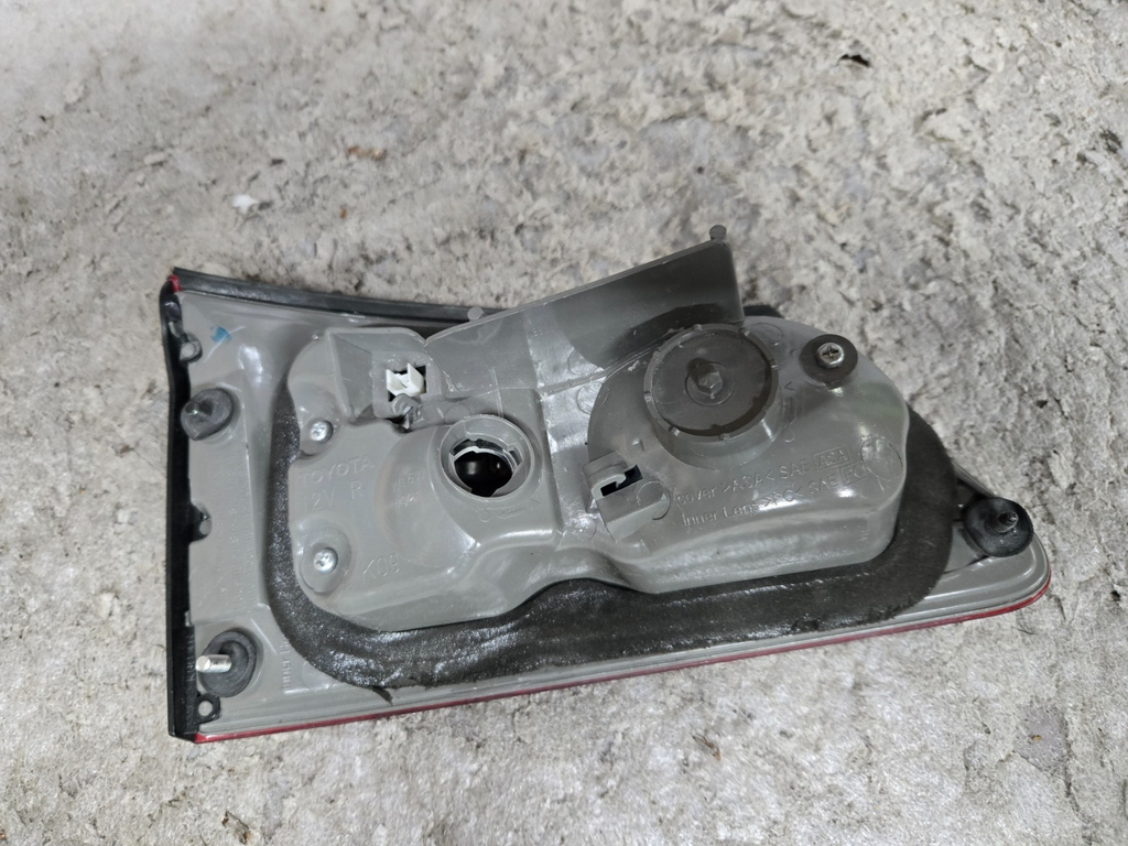 2006-2008 LEXUS IS250 IS350 IS250 RIGHT PASSENGER INNER TAIL LIGHT LAMP OEM