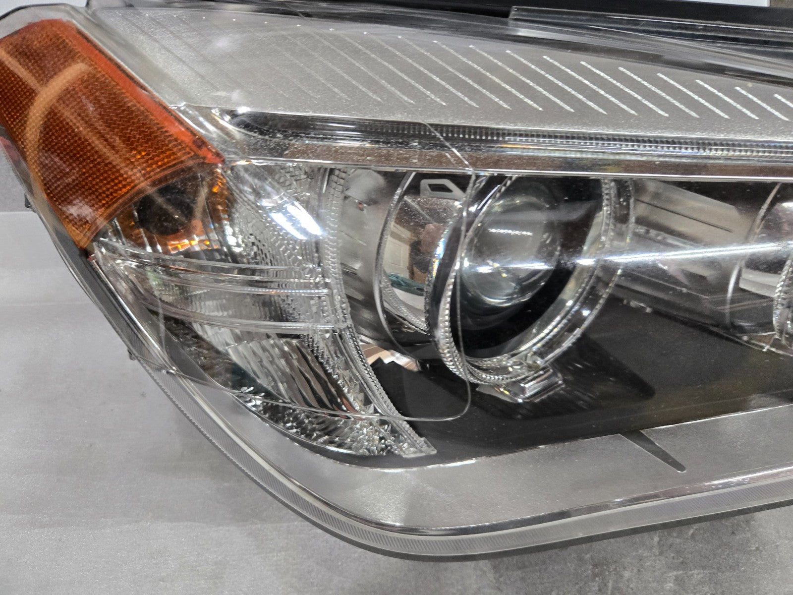 2013-2015 BMW X1 Xenon HID Right RH Headlight Assembly OEM 63117290256