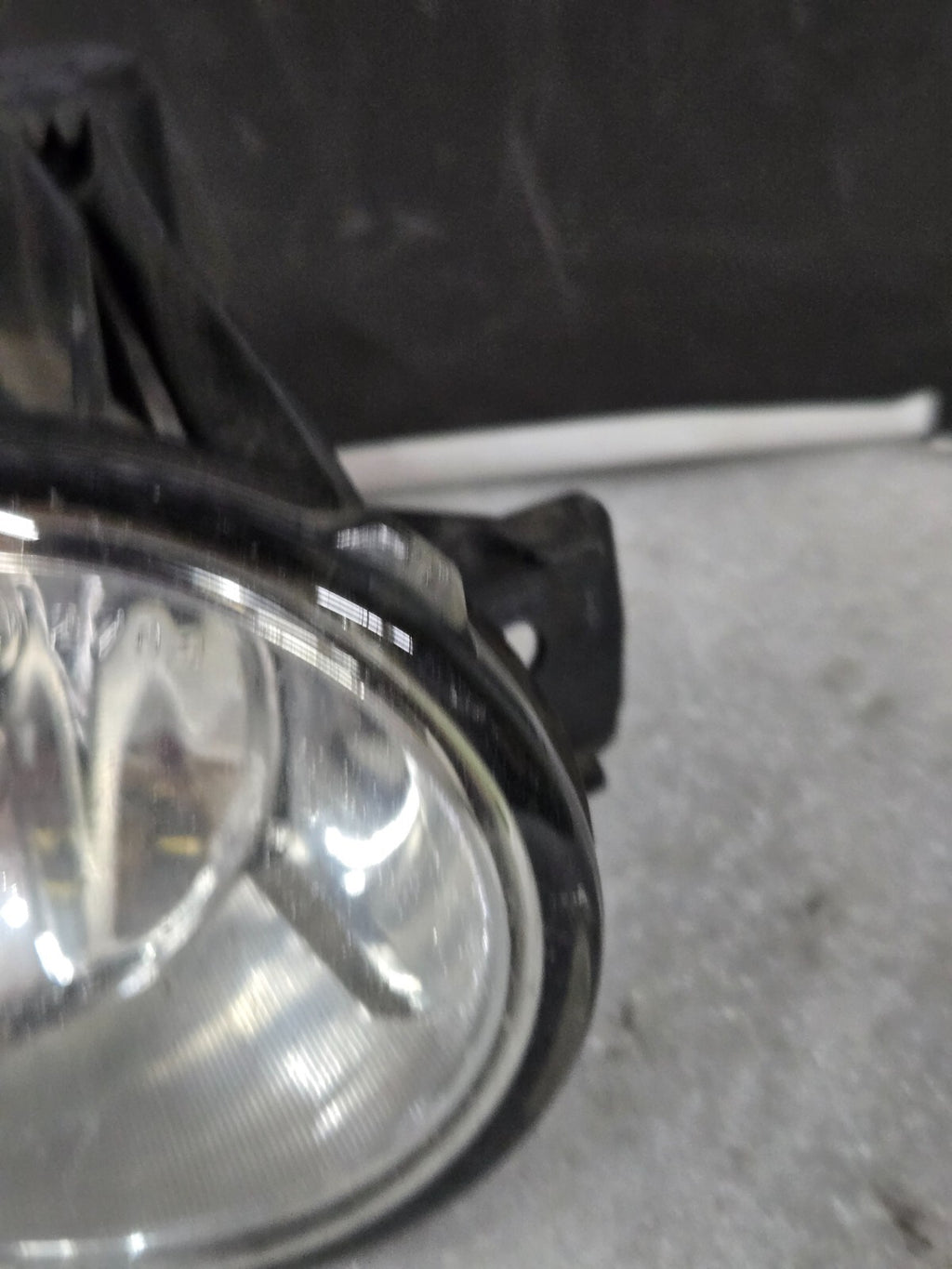 2011 - 2013 BMW X5 E70 FRONT RIGHT PASSENGER SIDE FOG LIGHT LAMP VALEO BLACK OEM