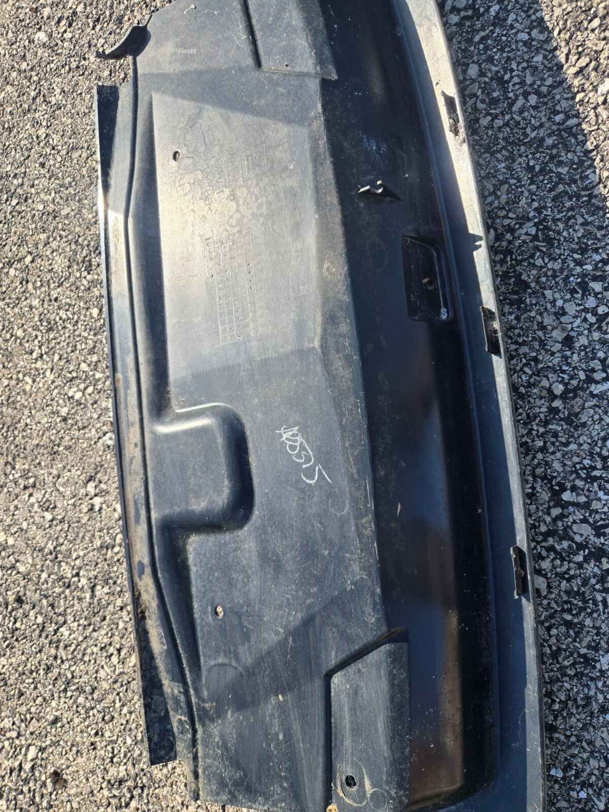 15-20 CHEVROLET SUBURBAN TAILGATE LIFTGATE ROOF SPOILER LOWER COVER OEM 22892618