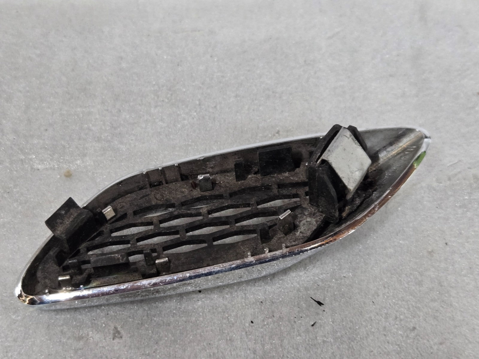 2017-2022 Maserati Levante Driver Left LH Fender Grille Vent 670040332 OEM