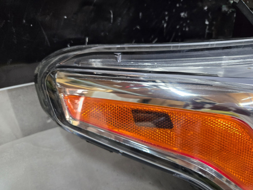 2018-2021 Chevrolet Traverse Xenon HID Headlight Right RH Passenger OEM 84721415