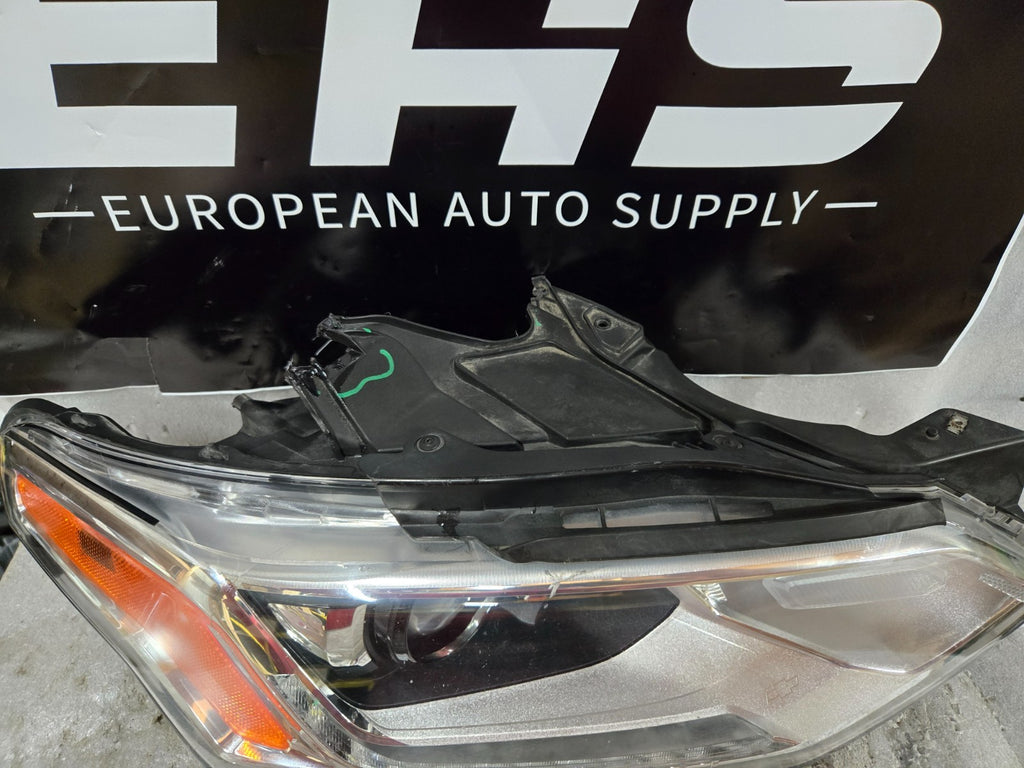 2018 2019 2020 2021 Chevrolet Traverse Headlight Xenon HID RH Right Side OEM