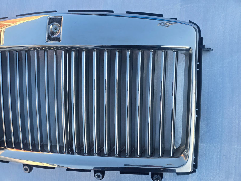 2019 - 2023 Rolls-Royce Cullinan Front Center Chrome Radiator Grille OEM 7448950