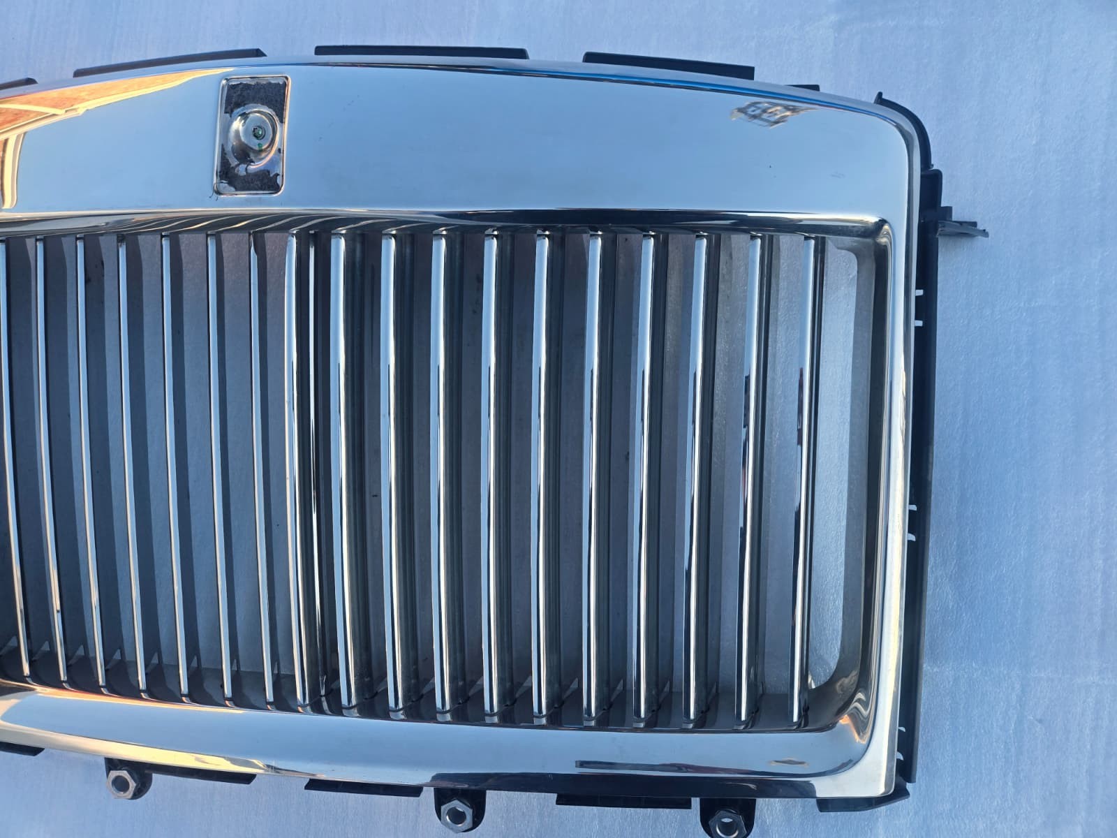2019 - 2023 Rolls-Royce Cullinan Front Center Chrome Radiator Grille OEM 7448950