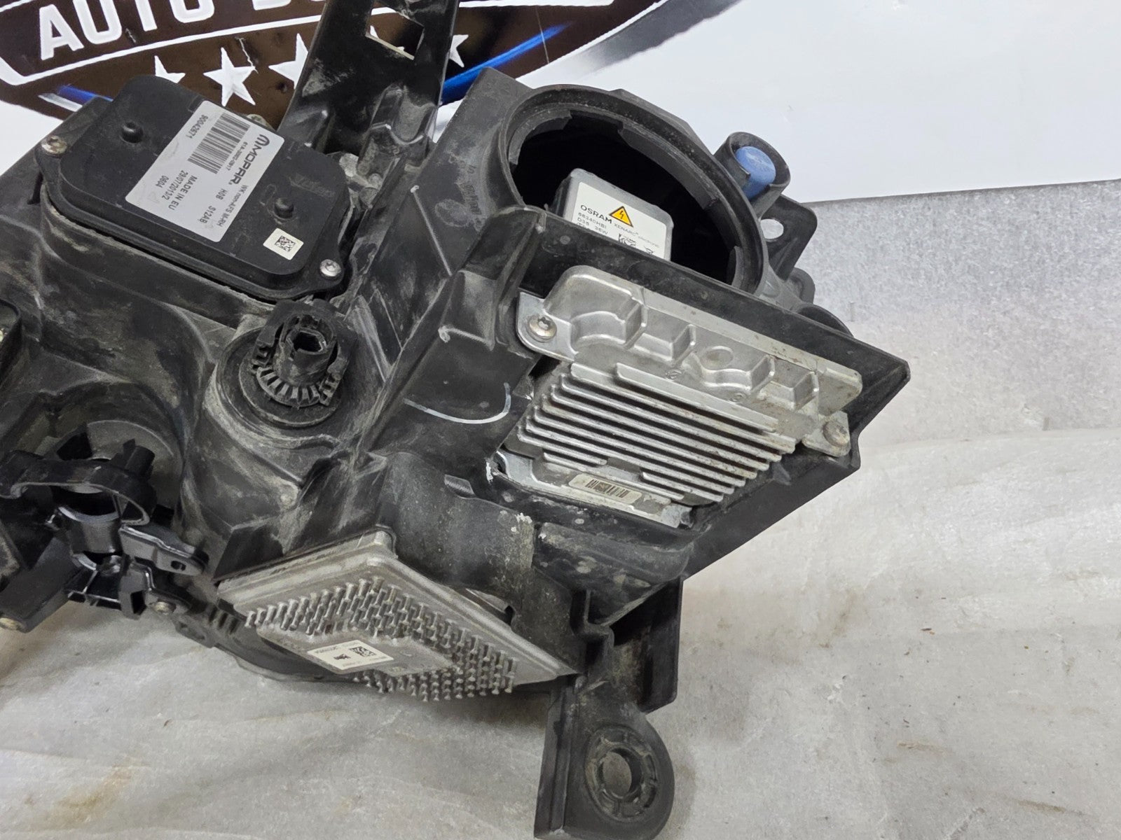 2014-2015 Jeep Grand Cherokee Passenger Xenon Headlight Non-AFS OEM 68111000AC