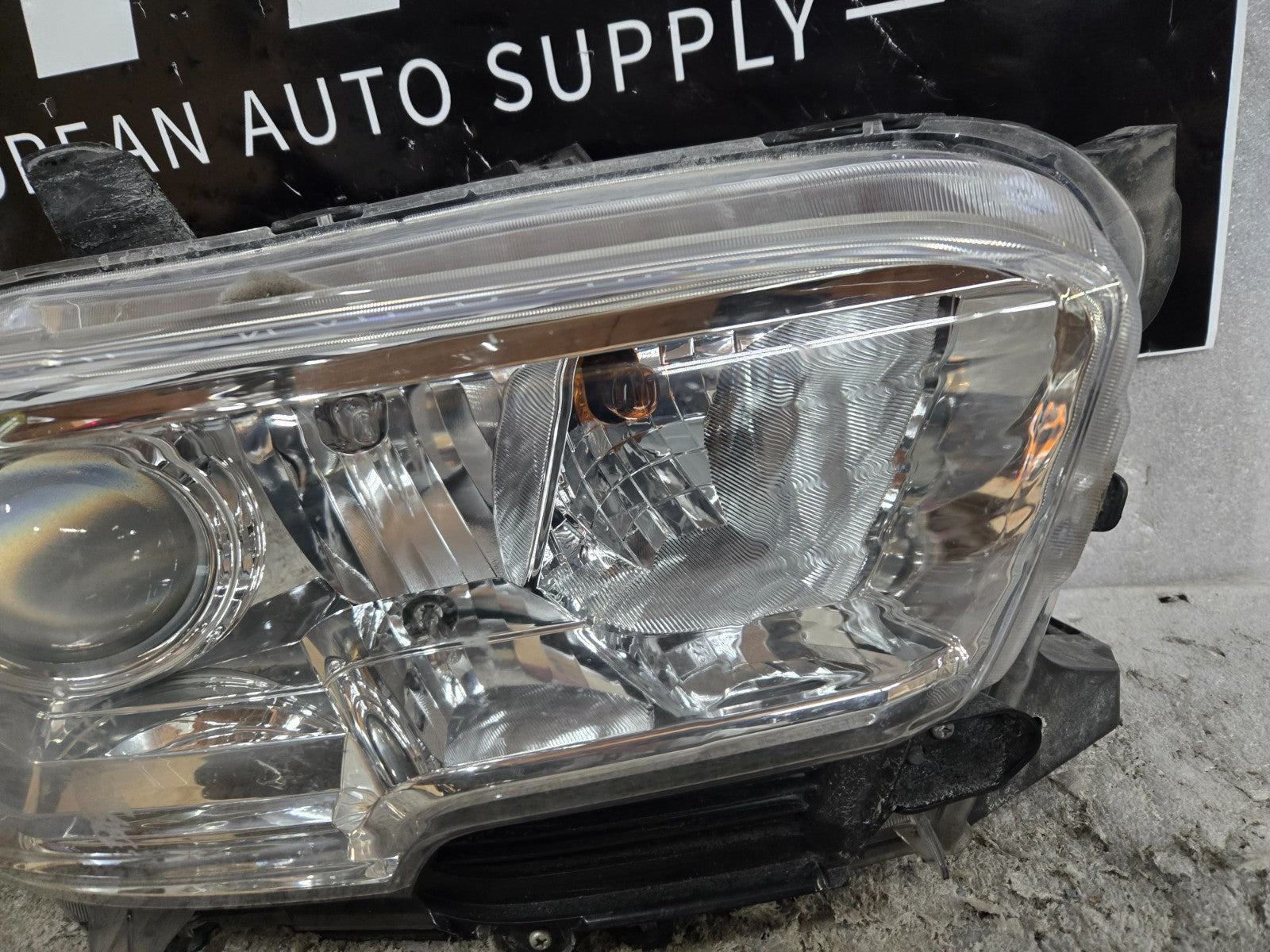 2016-2022 Toyota Tacoma Halogen DRL LED Right Side Headlight OEM 8111004270