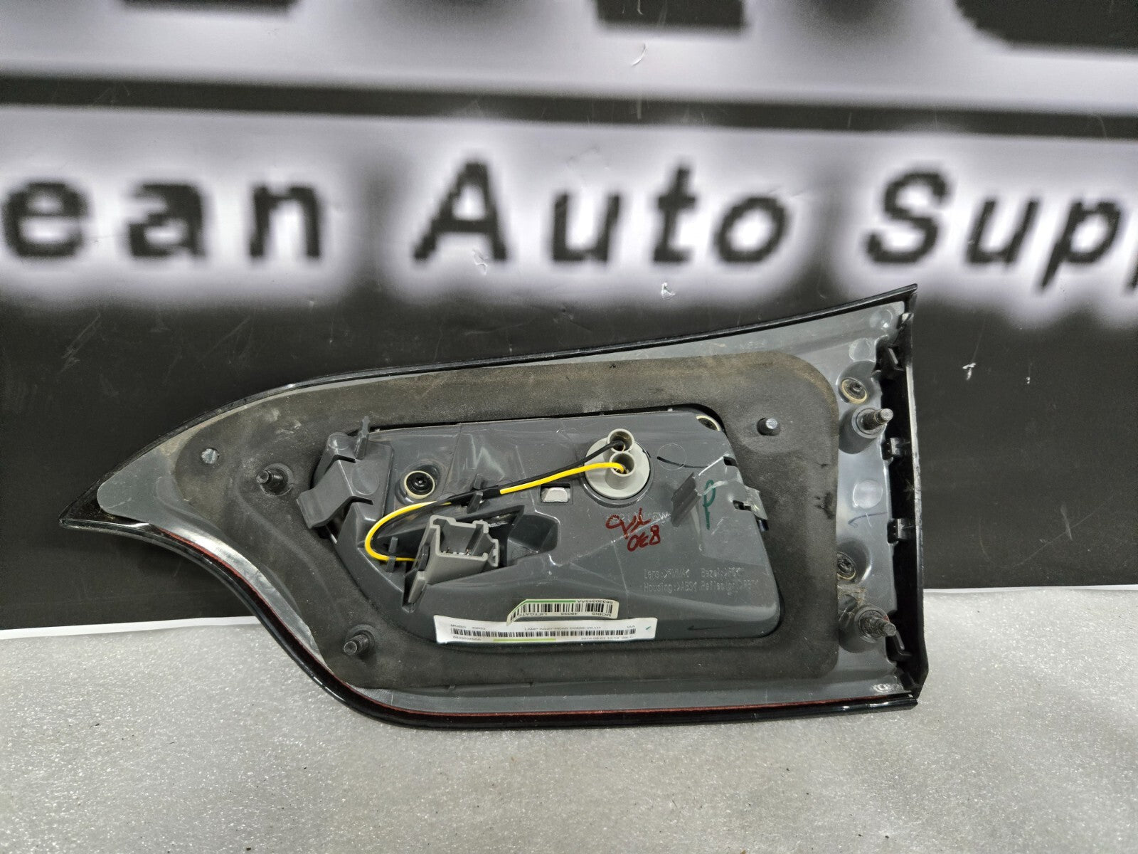 2014-2018 Jeep Cherokee LH Inner Tail Light Left Brake Lid Mount OEM 68330345AA