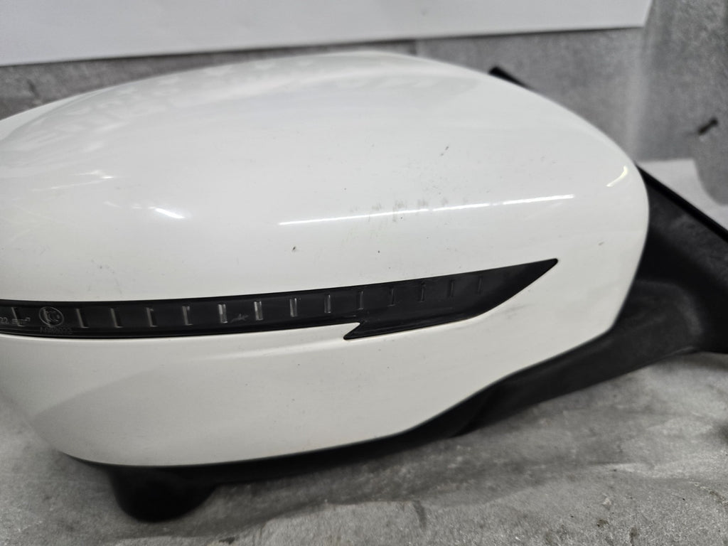 17-20 NISSAN ROGUE RIGHT RH SIDE VIEW DOOR MIRROR w/ CAMERA E4034237 WHITE