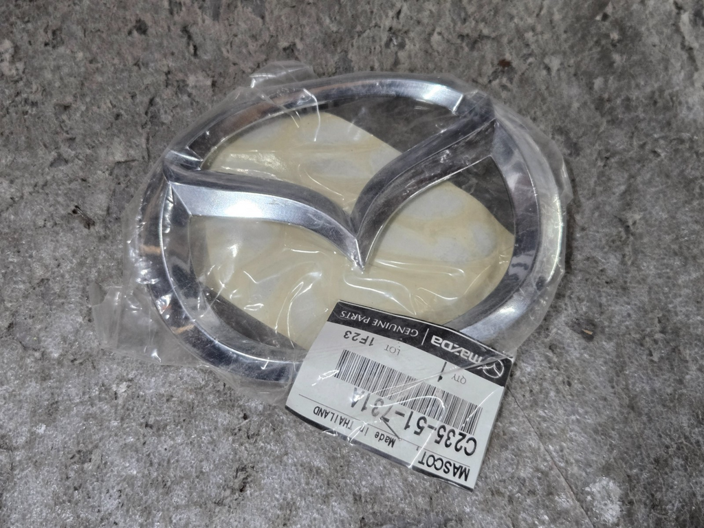 Genuine Front Emblem Ornament 2006-2016 Mazda 2 3 5 6 C235-51-731A OEM