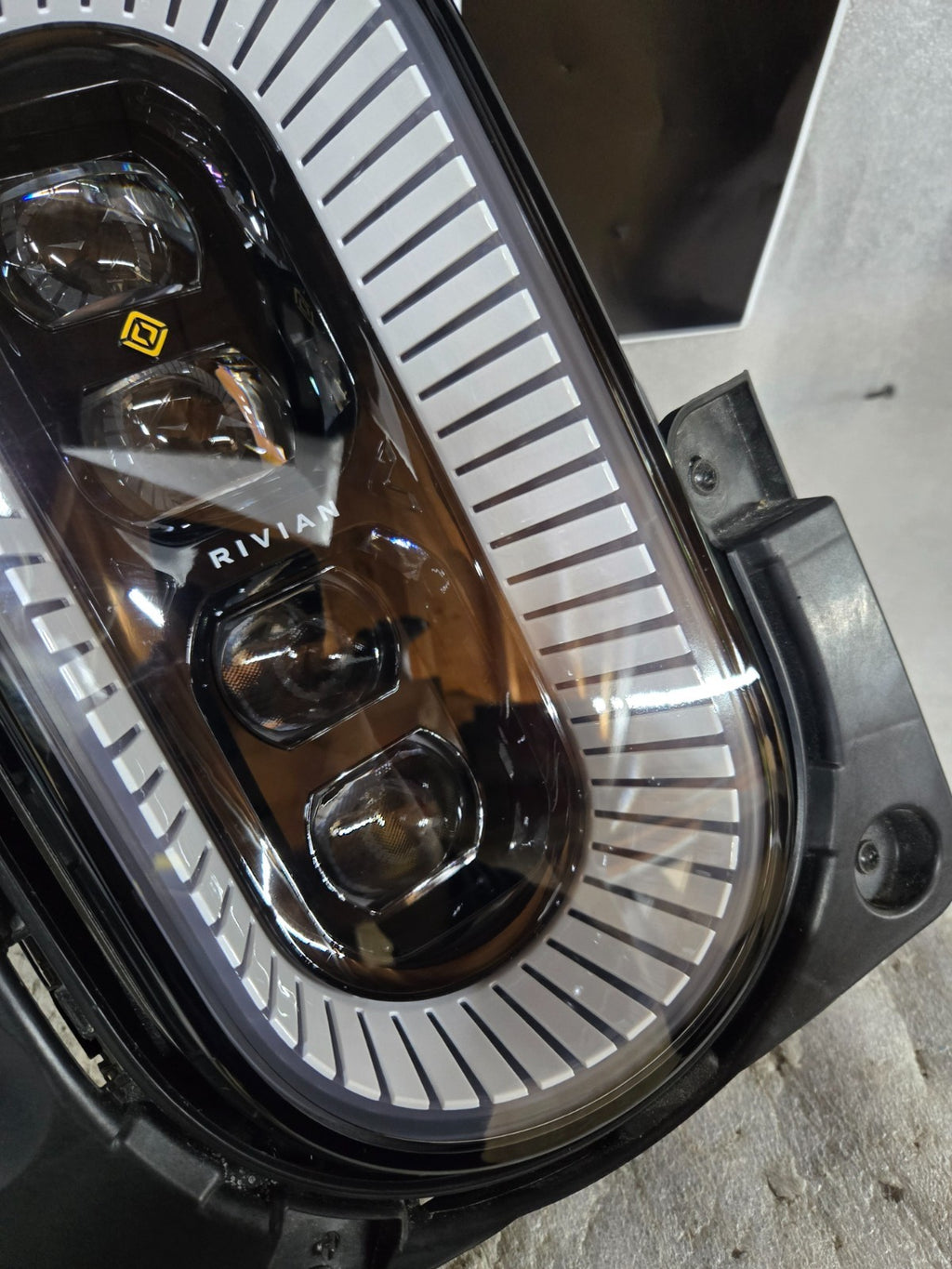 2022-2024 Rivian R1T R1S Right RH Passenger Headlight LED All Tabs OE PT00000464
