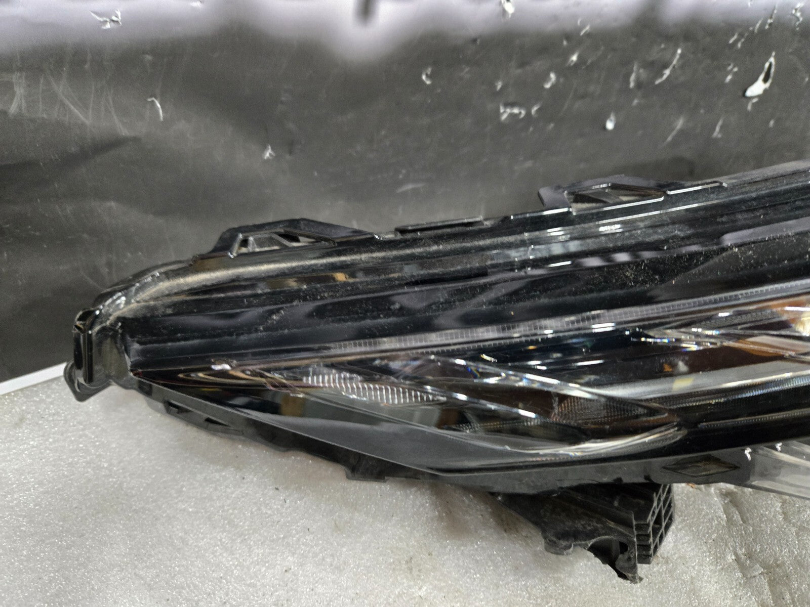 2022 2023 2024 MITSUBISH OUTLANDER LED HEADLIGHT RIGHT PASSENGER OEM 8310A044