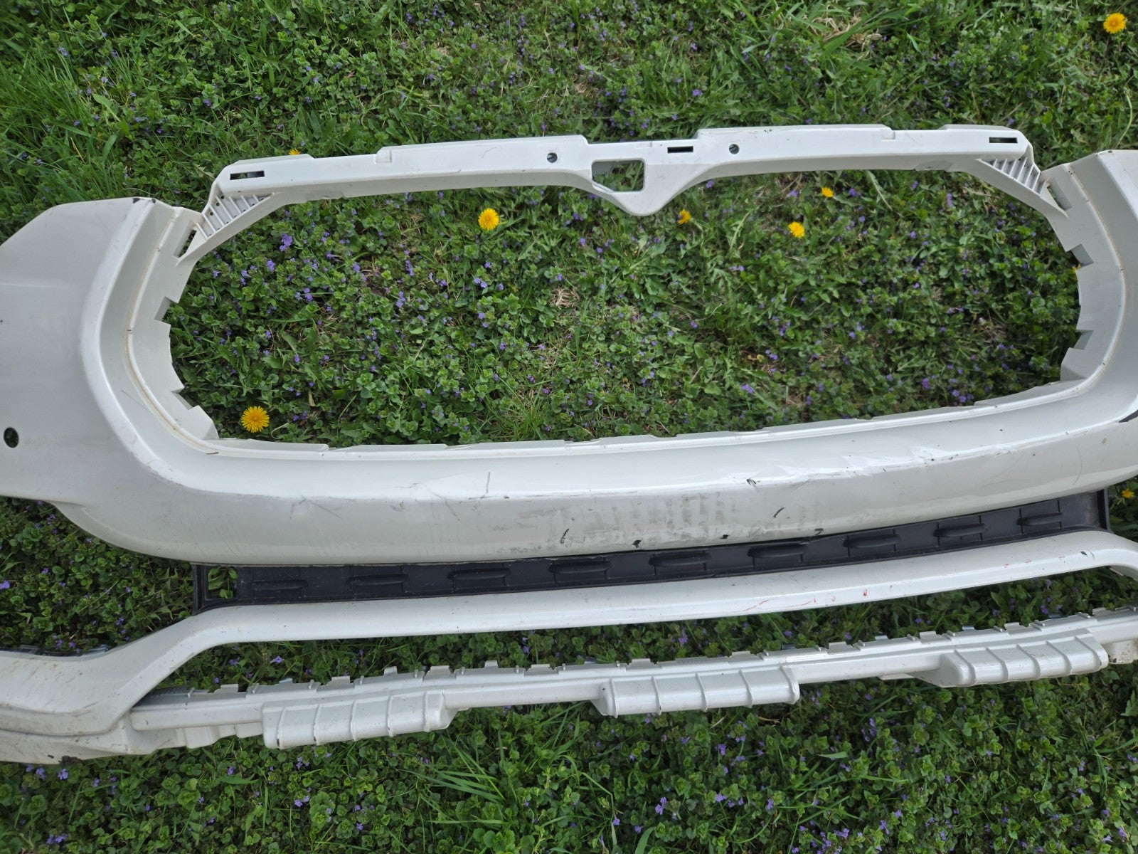 2017 2018 2019 2020 Maserati Levante Front Bumper Cover OEM 670035298