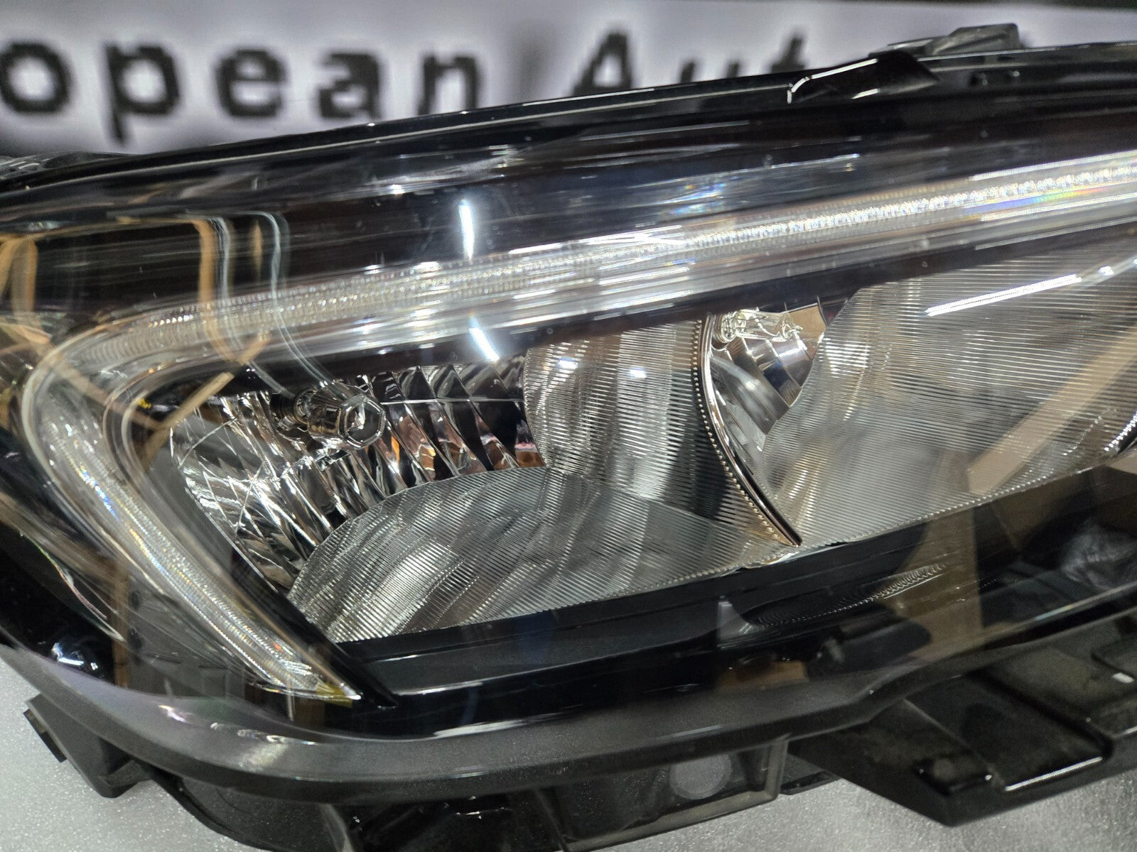 2020-2023 Buick Encore GX Halogen w/ LED Headlight Right Passenger OEM 42745768