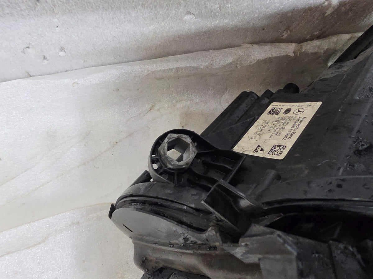 2017-2019 MERCEDES E CLASS E350 E400 E550 LED Headlight LEFT OEM A2139068106KZ