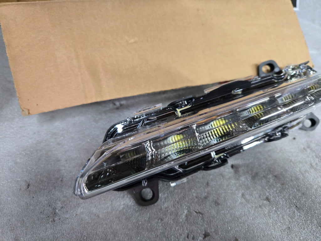 2010-2013 MERCEDES S550 W221 Left Driver Side LED DRL Fog Light A2218201756 OEM