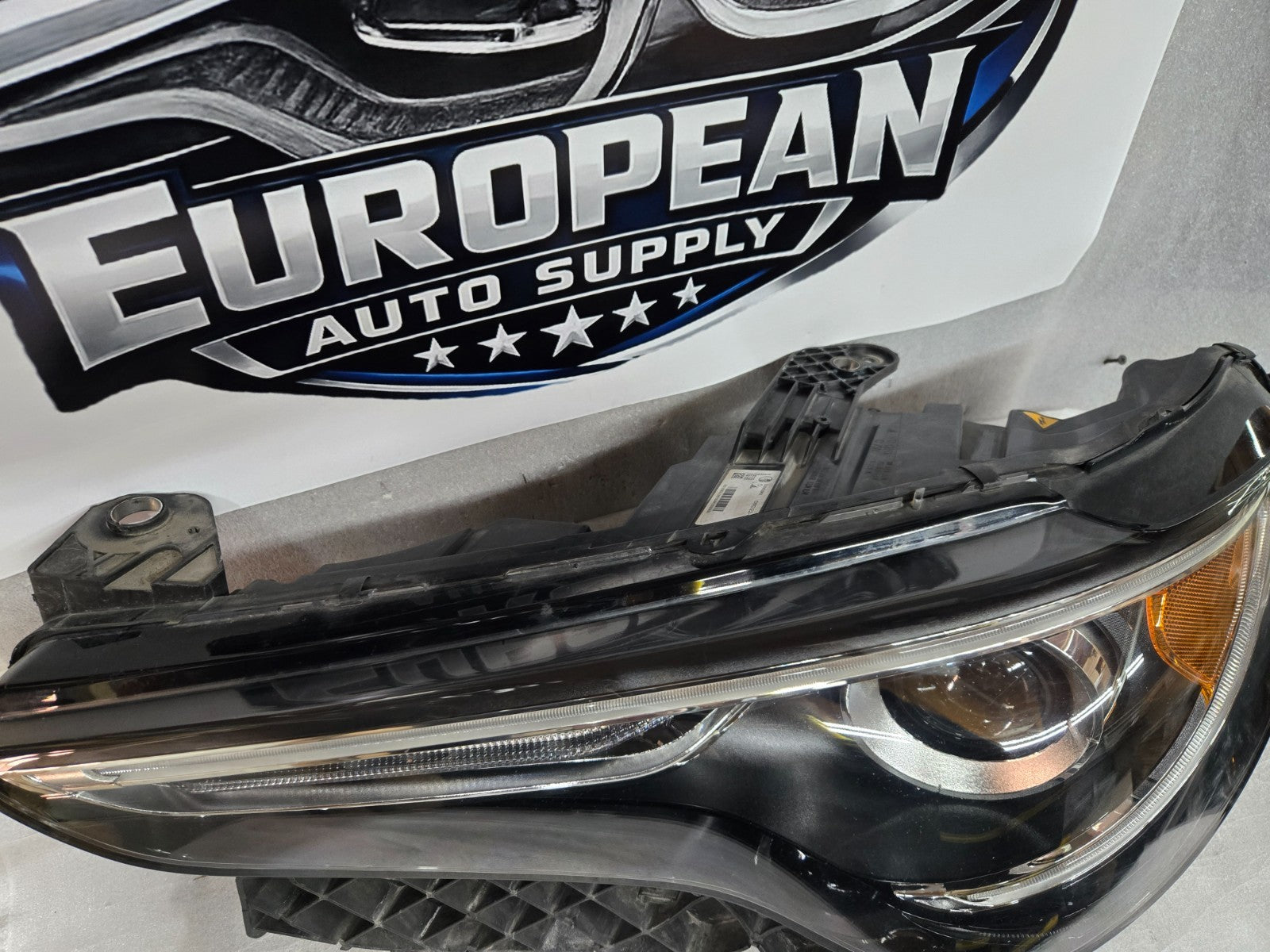 2017-2023 Alfa Romeo Stelvio Front Driver/LH Xenon HID Headlight OEM 50563963