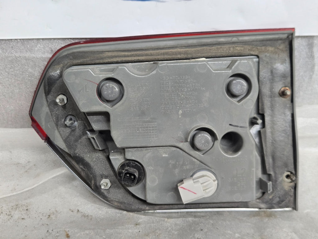 2014-2021 Jeep Grand Cherokee Left LH Driver Rear LED Tail Light 68110047AC OEM