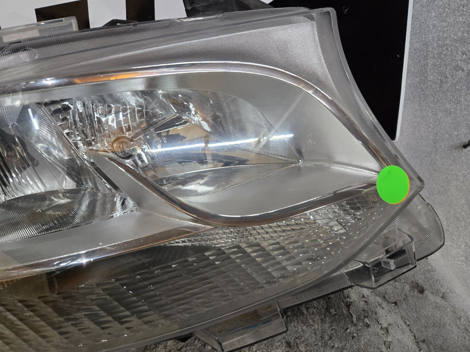 2018-2019 MERCEDES-BENZ SPRINTER RIGHT PASSENGER HEADLIGHT HALOGEN A9109060500