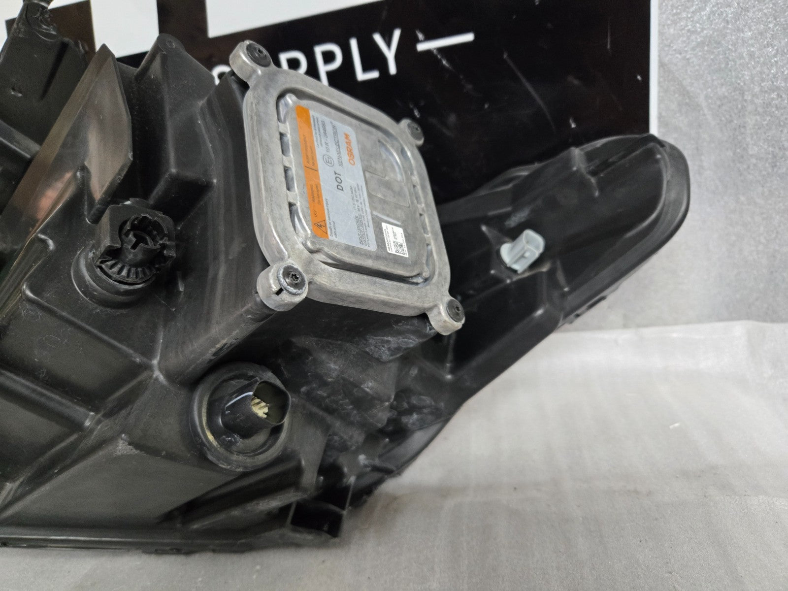 2018-2021 Chevrolet Traverse Xenon HID Headlight Right RH Passenger OEM 84721415