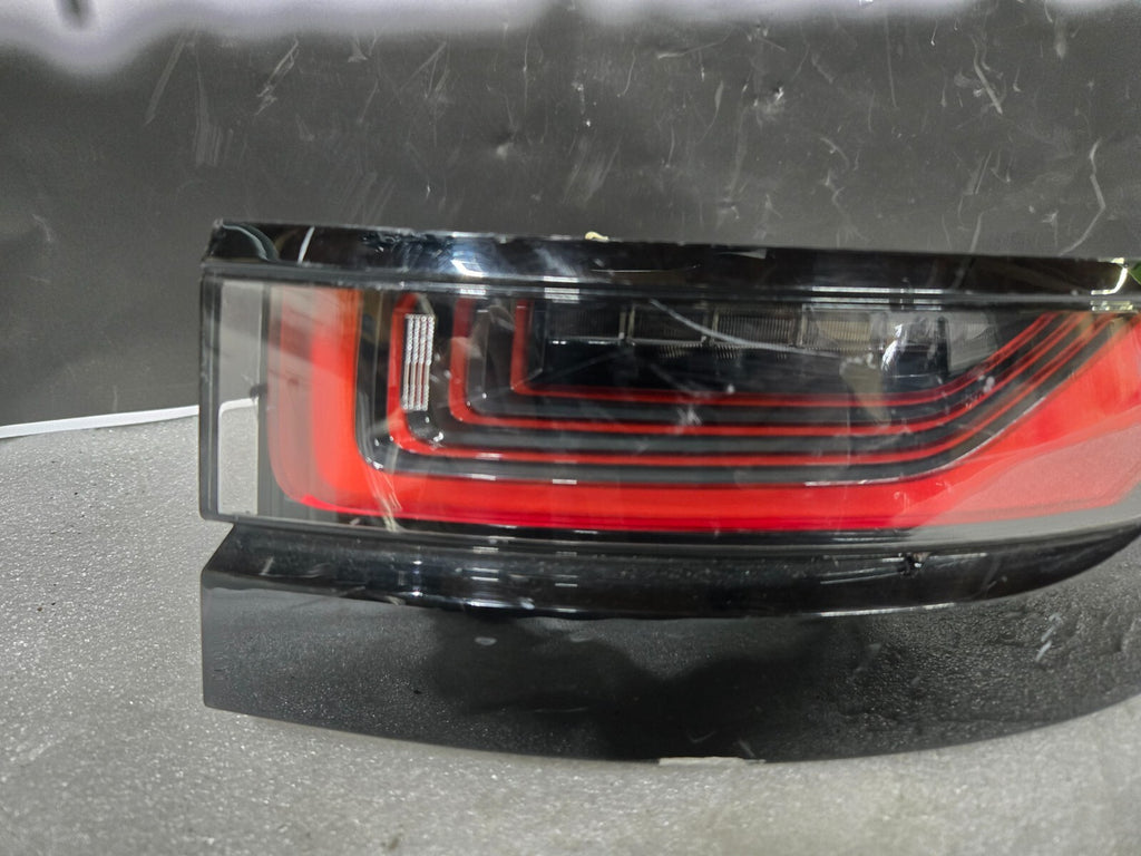 2018-2020 RANGE ROVER EVOQUE TAIL LIGHT REAR RIGHT PASSENGER K8D2-13404-BE OEM