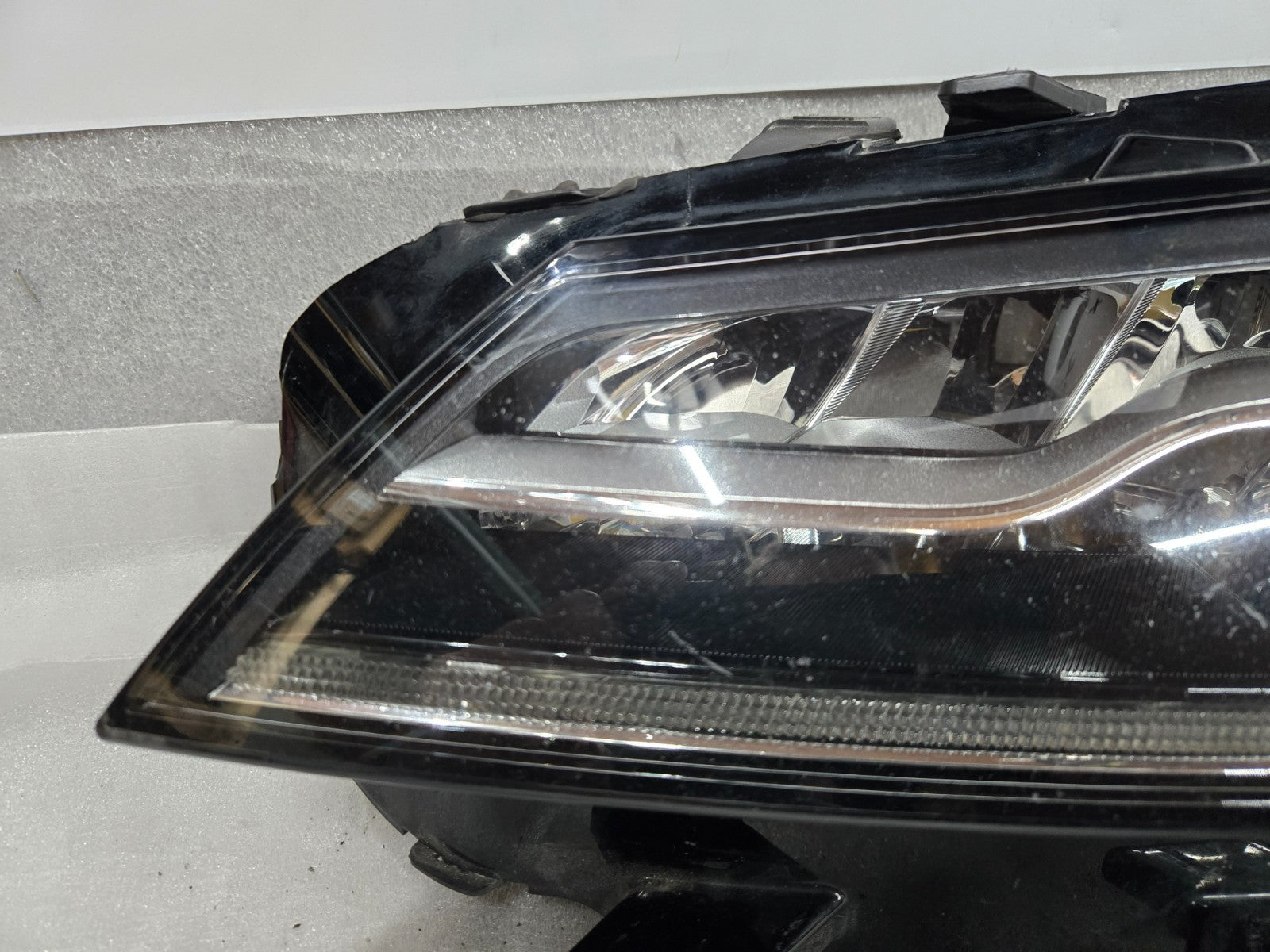 2016-2020 Jaguar XF F-PACE Left LH Driver Side Full LED Headlight OEM T2H57024