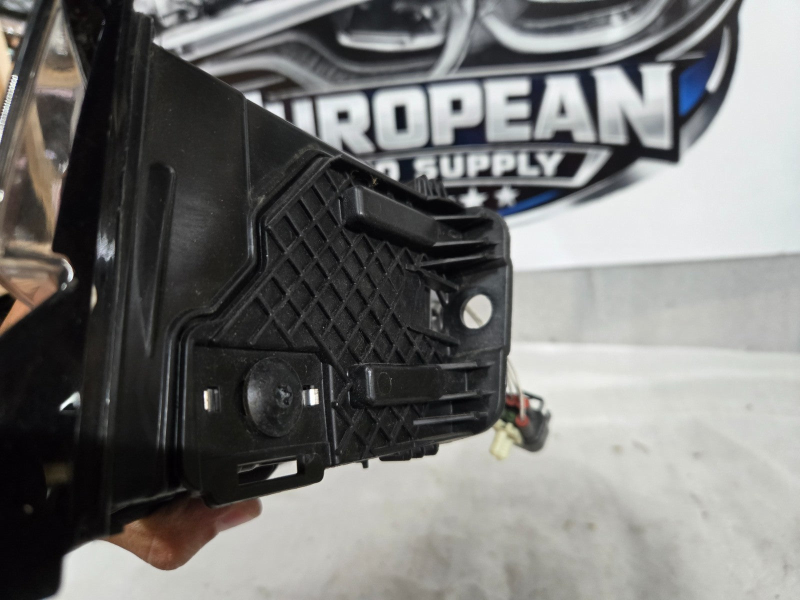 2018-2023 LAND RANGE ROVER VELAR REAR LEFT DRIVER SIDE OUTER TAILLIGHT LAMP OEM