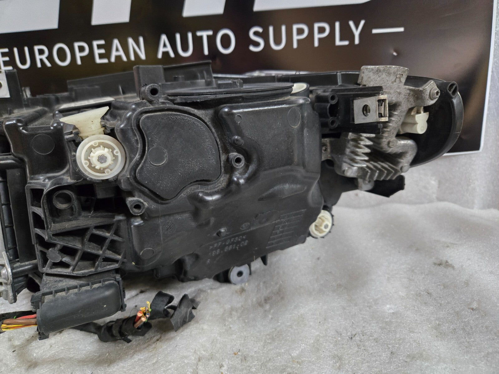 2016-2018 BMW 3-Series F30 Right RH Side Non-Adaptive LED Headlight OEM COMPLETE