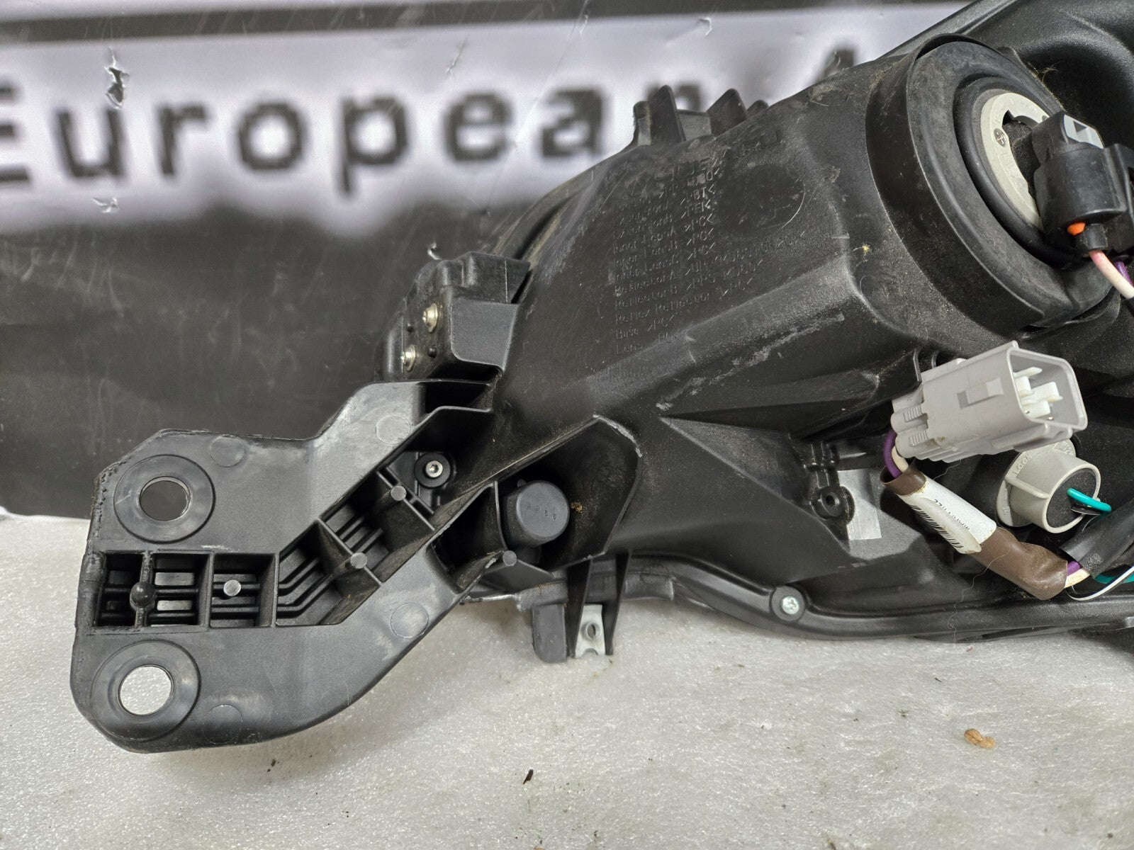2015 2016 2017 Subaru Outback Legacy Halogen w/LED Right Headlight Lamp OEM
