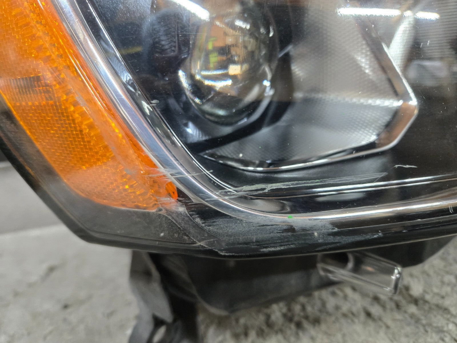 2016-2021 Jeep Grand Cherokee Base Halogen Right Side Headlight OEM 68289234-AE