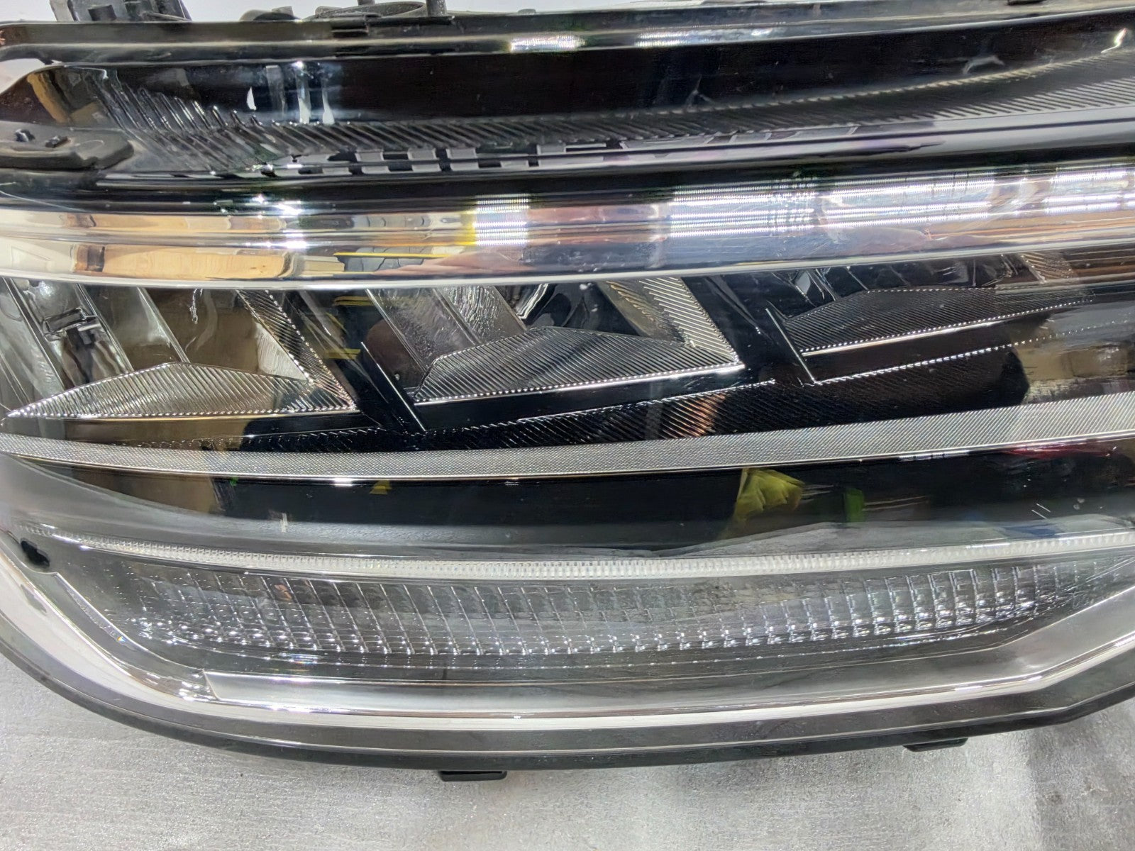 2022 2023 2024 Volkswagen Tiguan LED Headlight Right RH Passenger 5NL941036A OEM