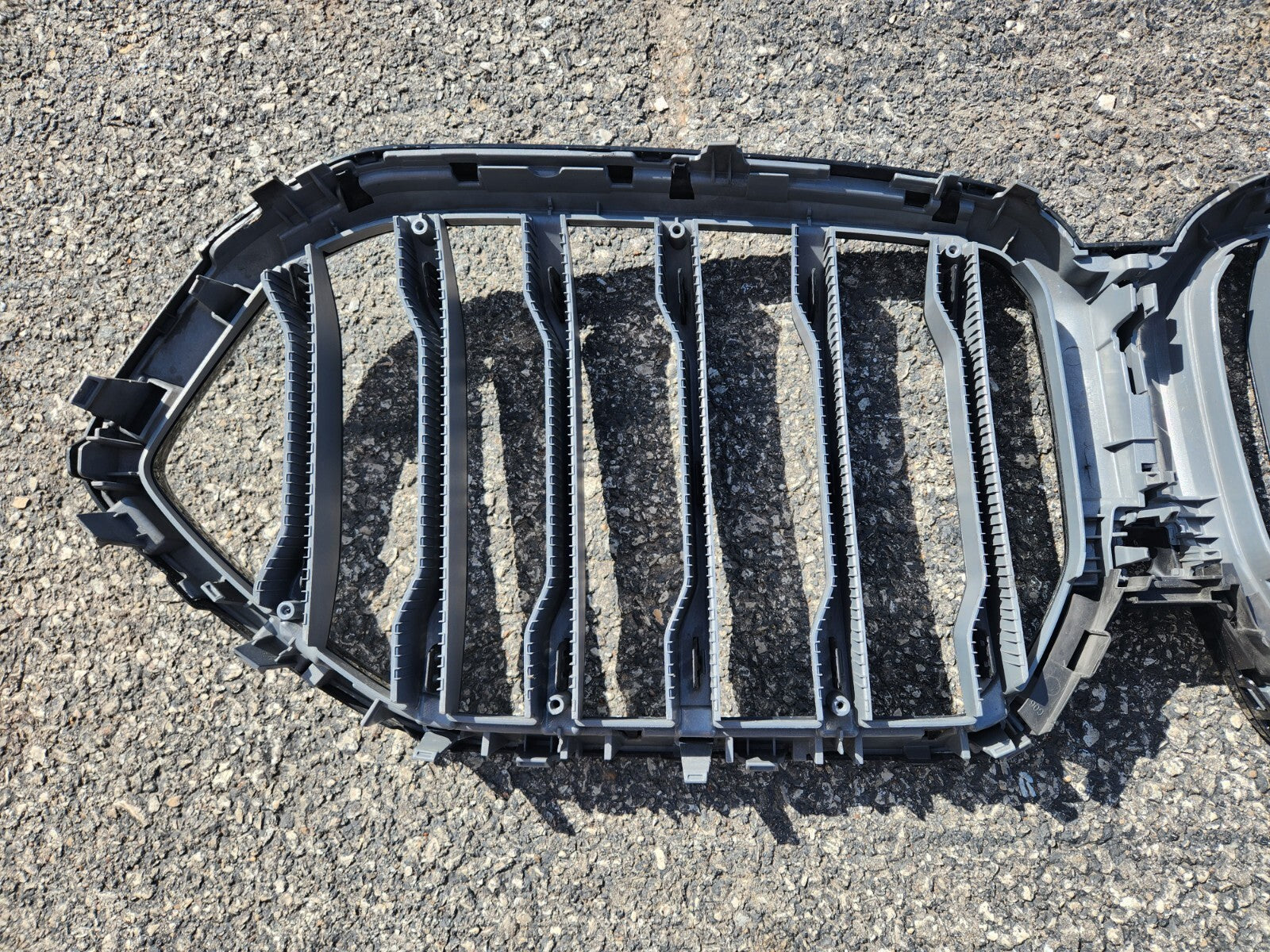 2020 2021 2022 2023 BMW X6 G06 Front Bumper Upper Kidney Grille Assembly OEM