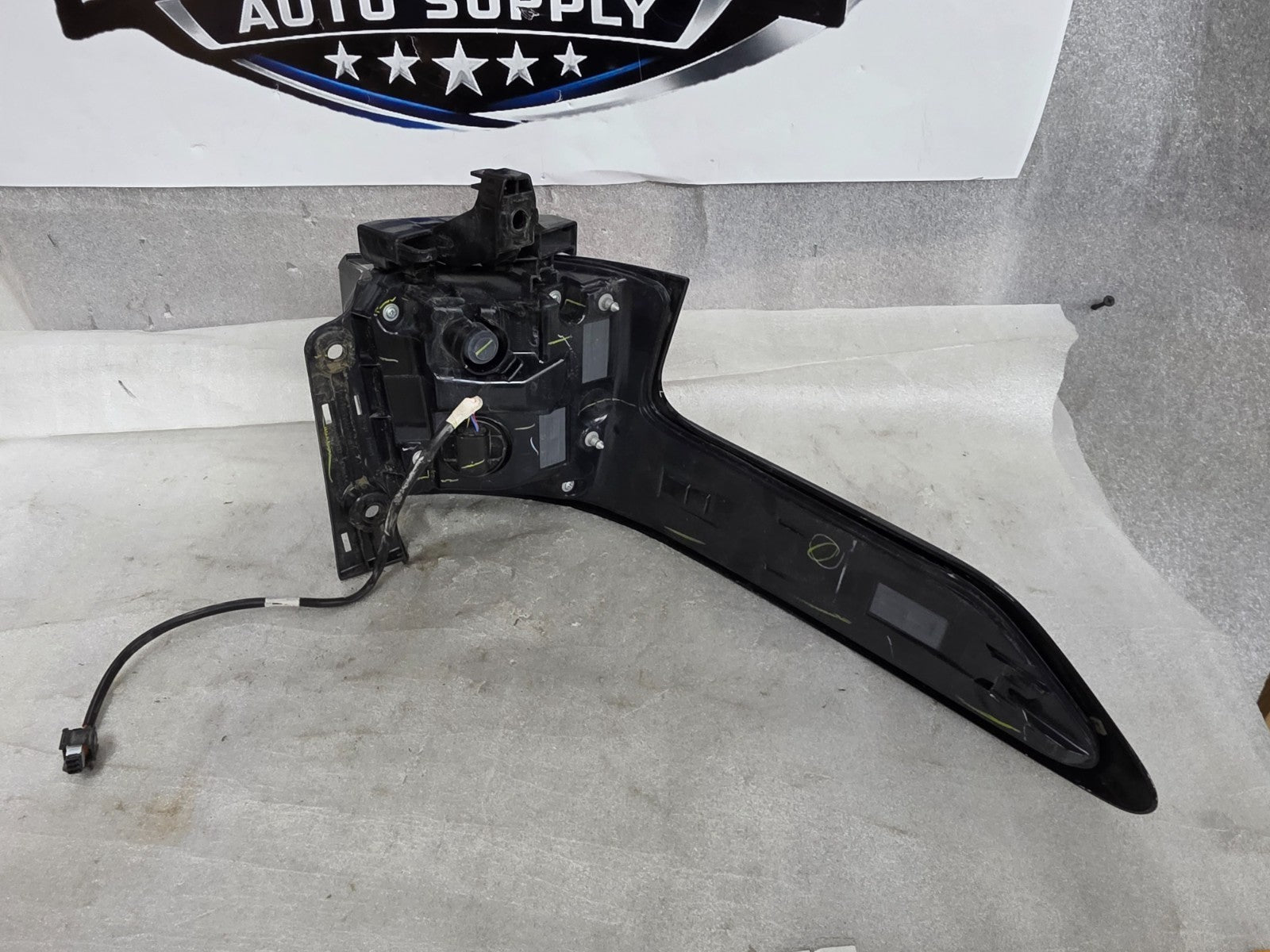 2023 2024 2025 TOYOTA SEQUOIA RH RIGHT PASSENGER QUARTER PANEL TAIL LIGHT OEM