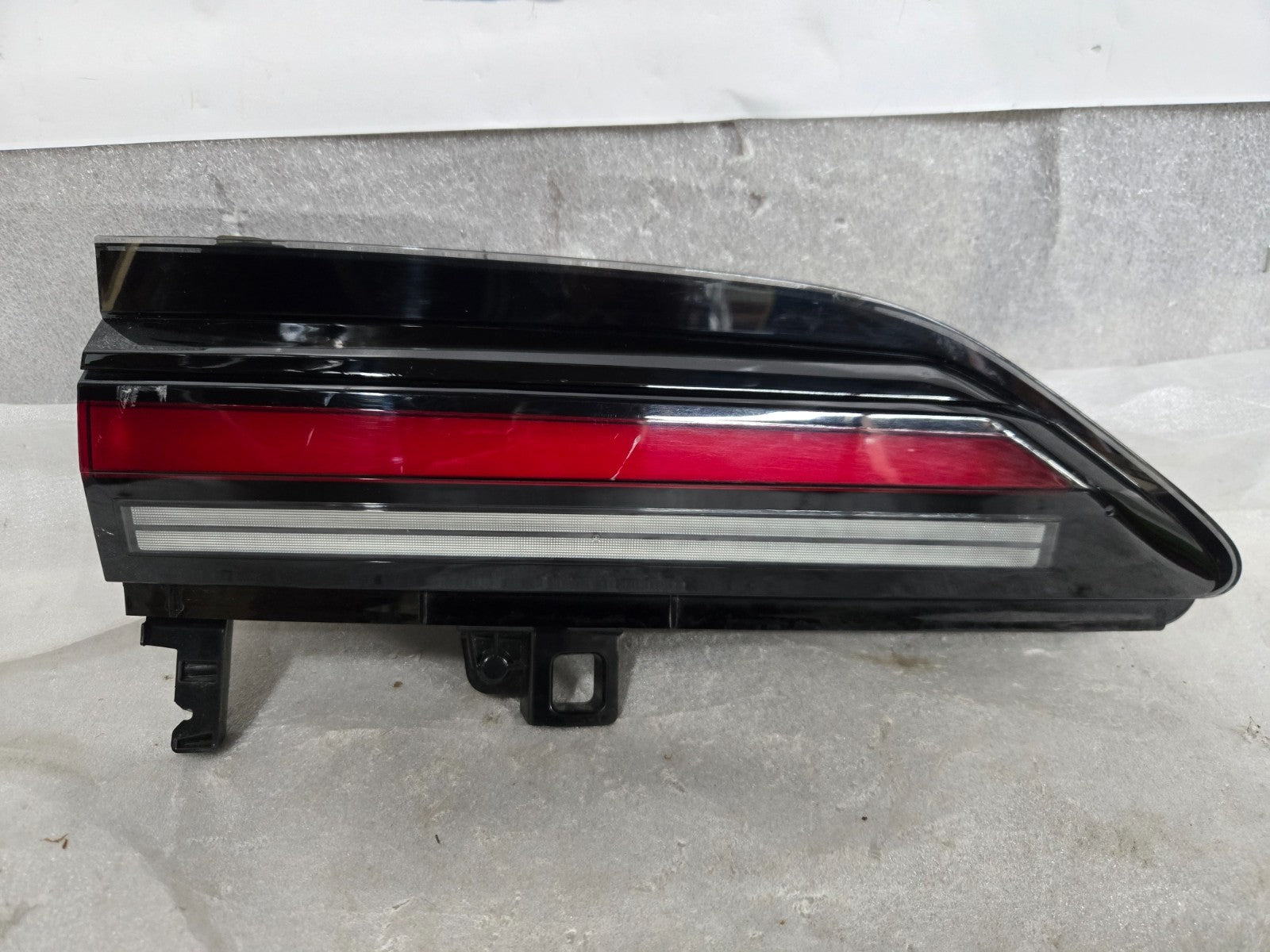 2023-2024 BMW i7 G70 Taillight LEFT LH DRIVER Inner H75A45BA704 OEM