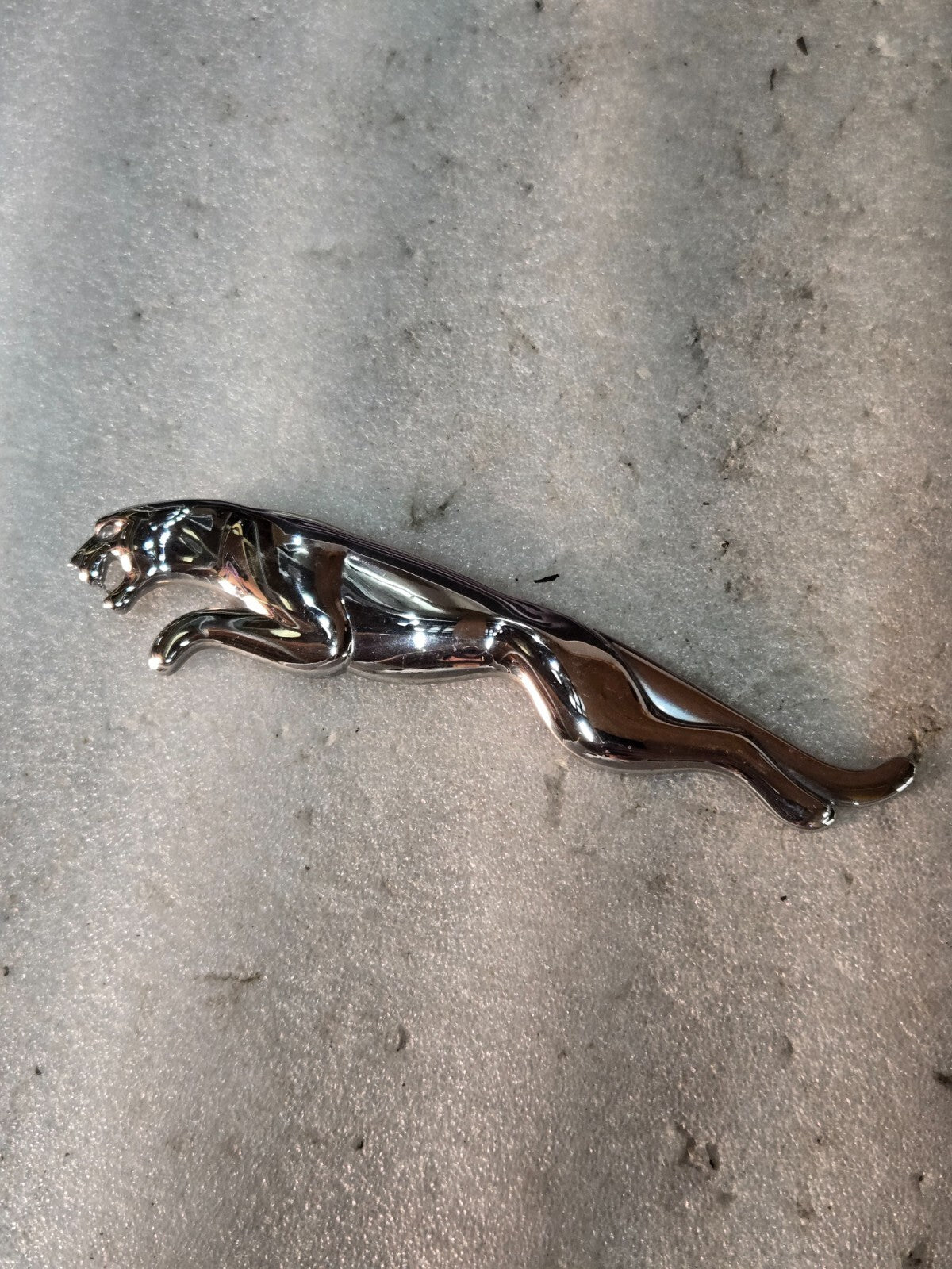 14-19 Jaguar XJ X351 3.0L Rear Trunk Emblem Logo Badge EW93-404D52-AB OEM