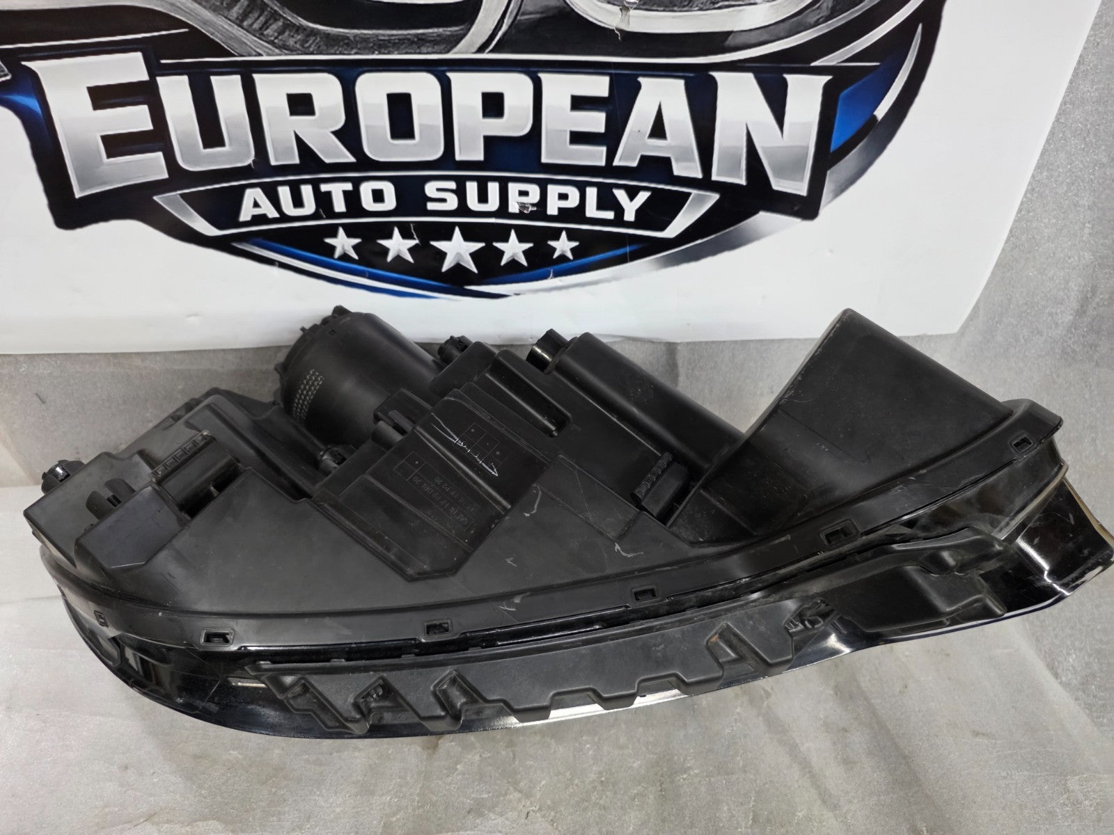 2021-2023 Kia Sorento Reflector LED Headlight Driver Left LH OEM 92101-R5220