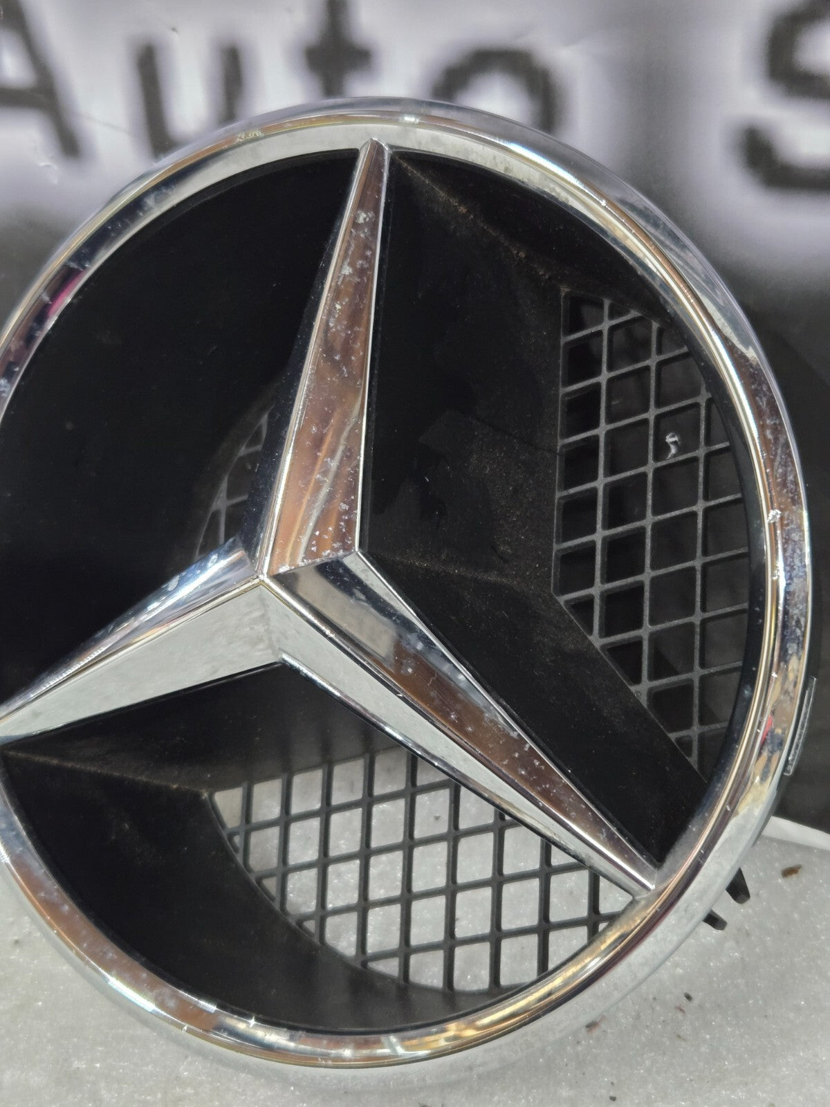 2008-2014 W204 MERCEDES C250 GRILL STAR HOUSING OEM A2078880260
