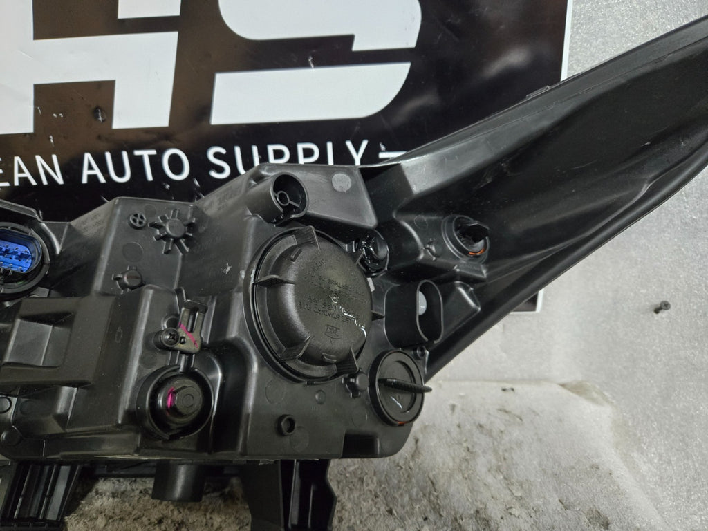 2022-2024 KIA FORTE RIGHT RH PASSENGER SIDE HEADLIGHT OEM W/ LED DRL 92102M7600