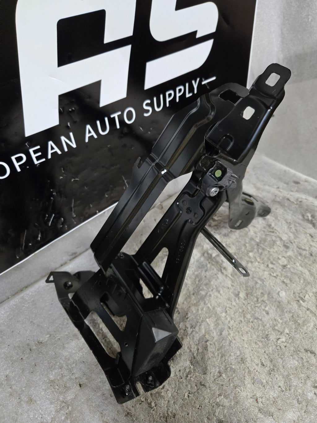 2018-2023 BMW X3 G01 RIGHT PASSENGER FRONT HEADLIGHT BRACKET MOUNT OEM