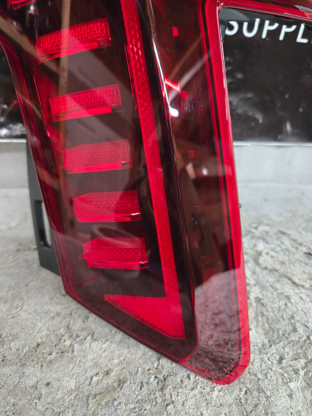 KIA Carnival KA4 Left LH Driver LED Tail Light Lamp 92402-R0650 OEM *Lens Chip