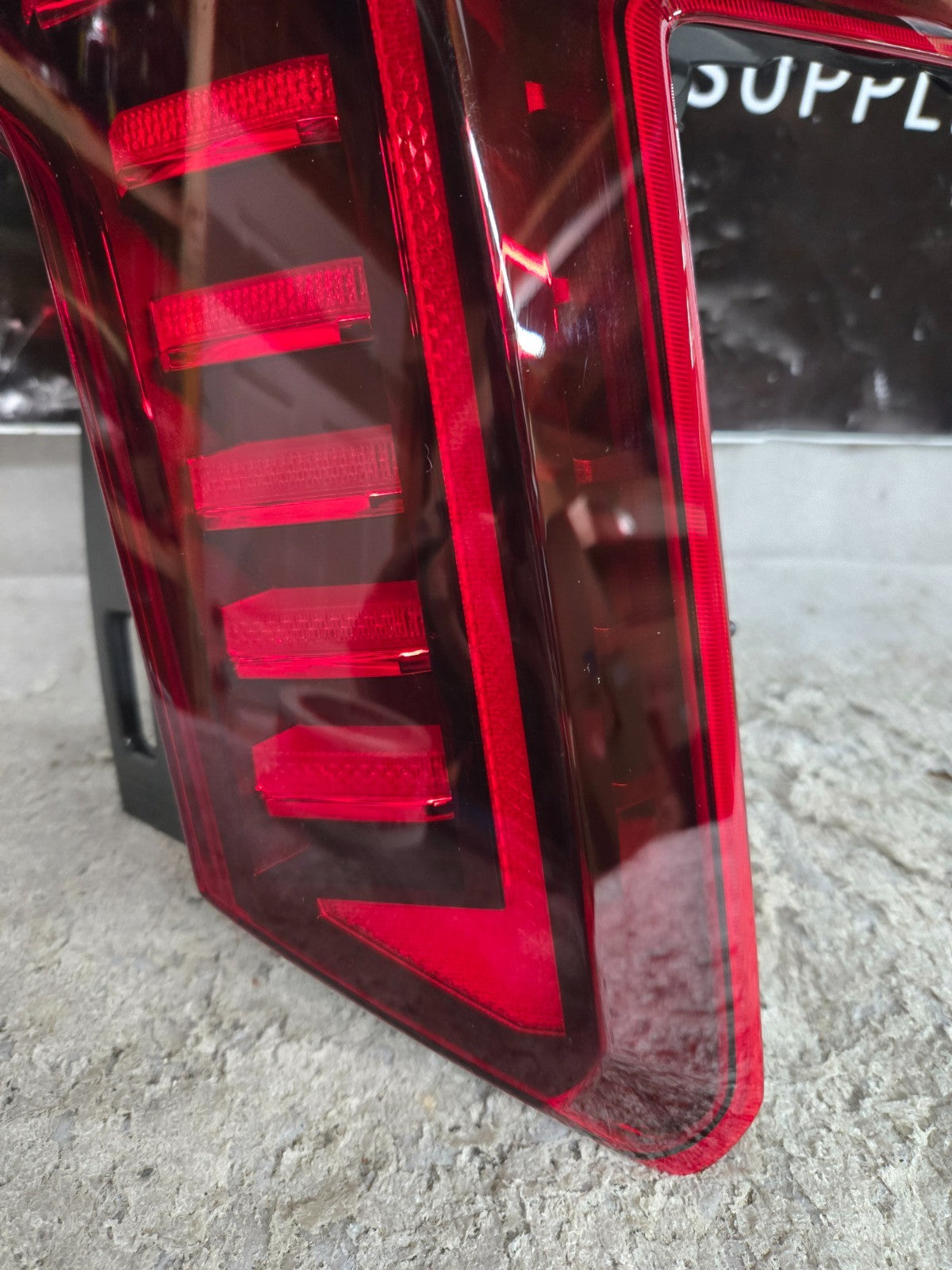 KIA Carnival KA4 Left LH Driver LED Tail Light Lamp 92402-R0650 OEM *Lens Chip