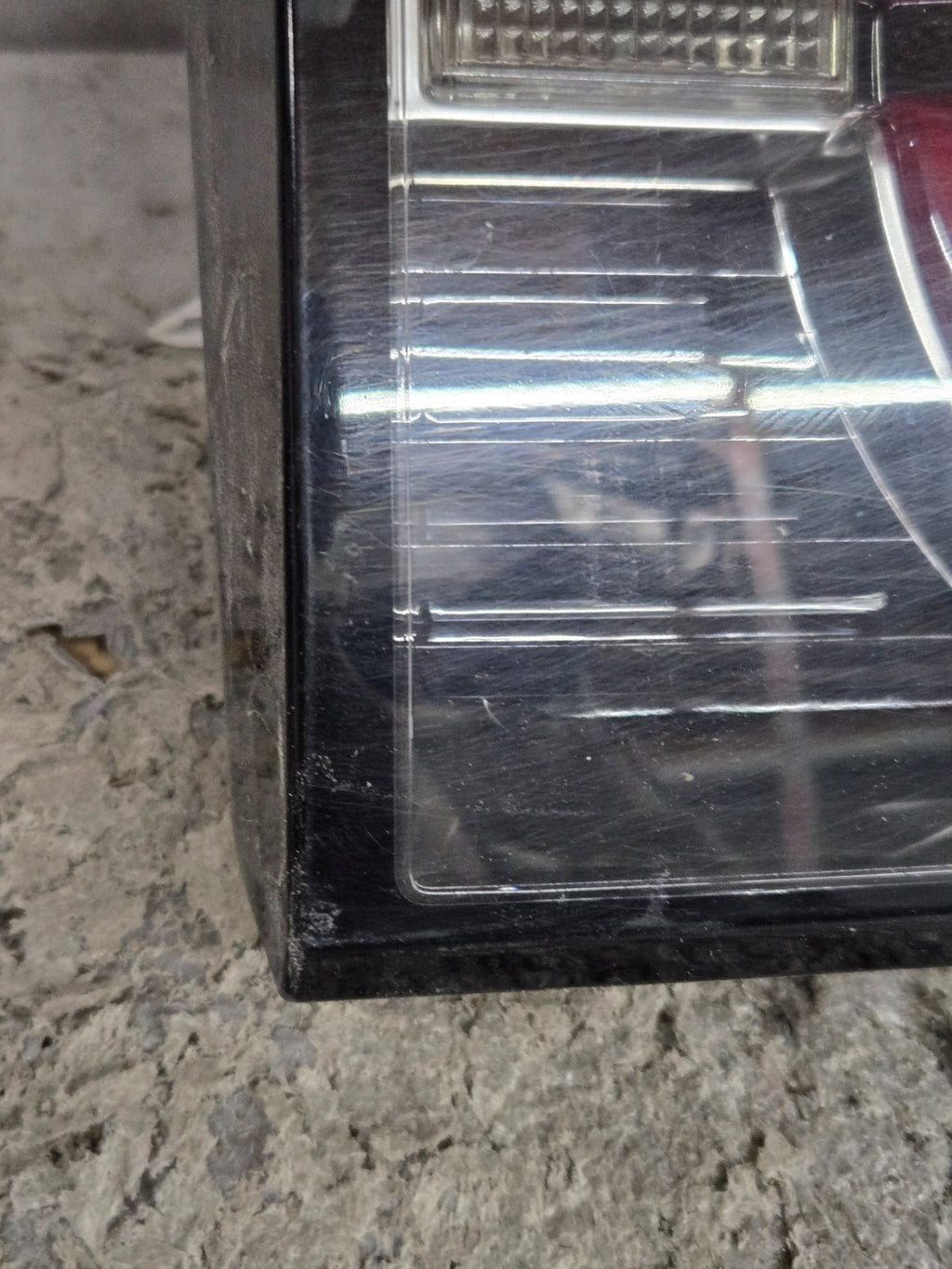 2015-2019 LAND ROVER DISCOVERY SPORT (L550) RIGHT REAR INNER TAILLIGHT LIGHT OEM