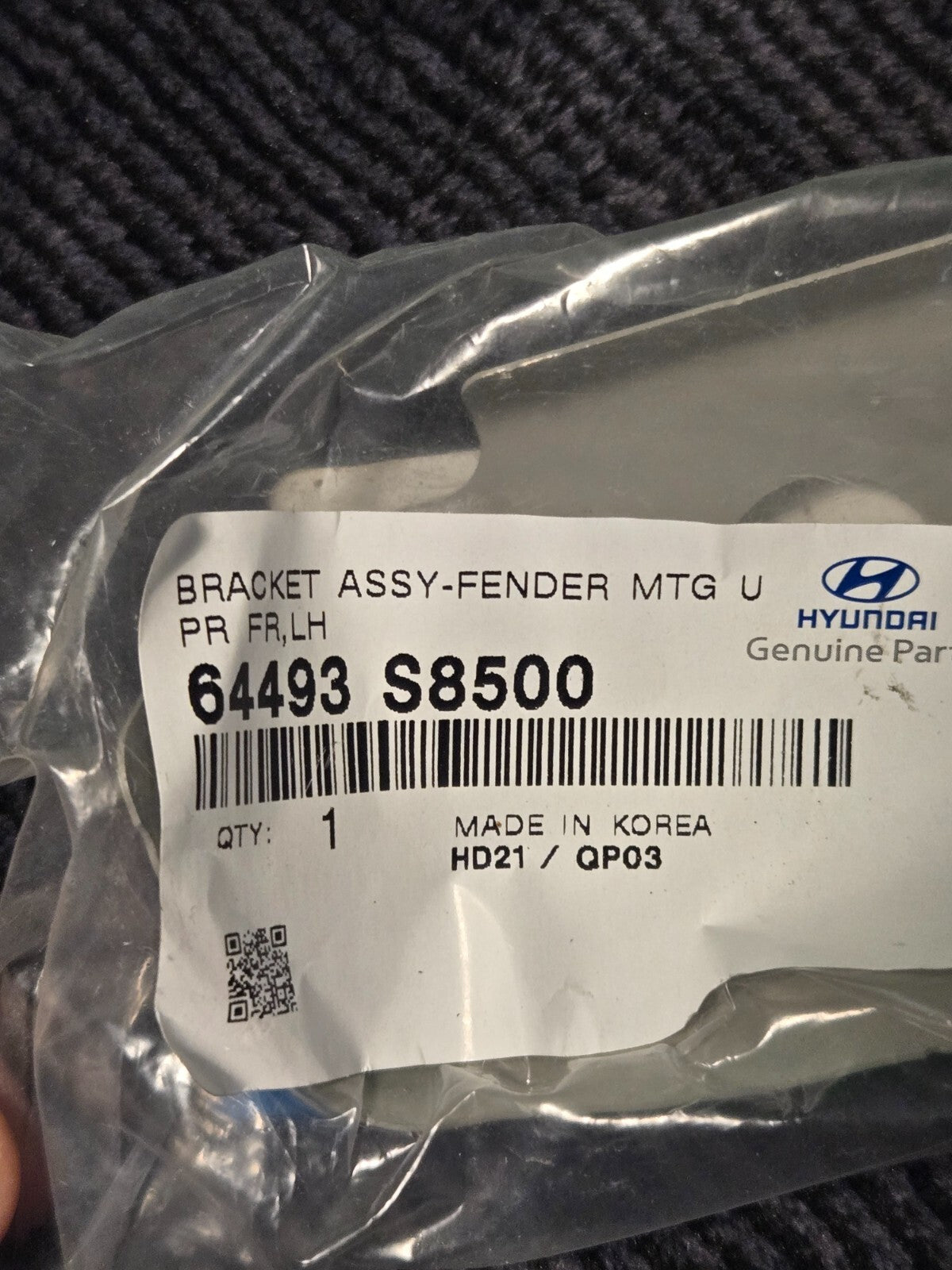 Hyundai BRACKET ASSY-FENDER MTG UPR FR 64493-S8500 OEM