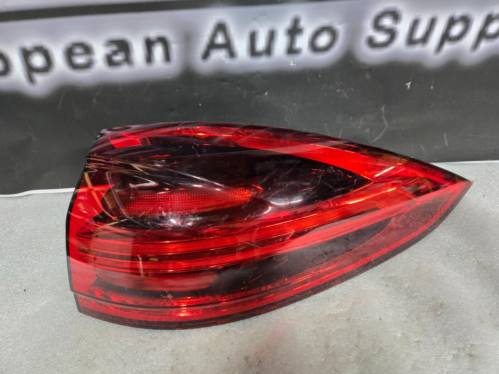 2015-2017 Porsche Cayenne Right RH Passenger Side Rear Tail Light 7P5945208R OEM