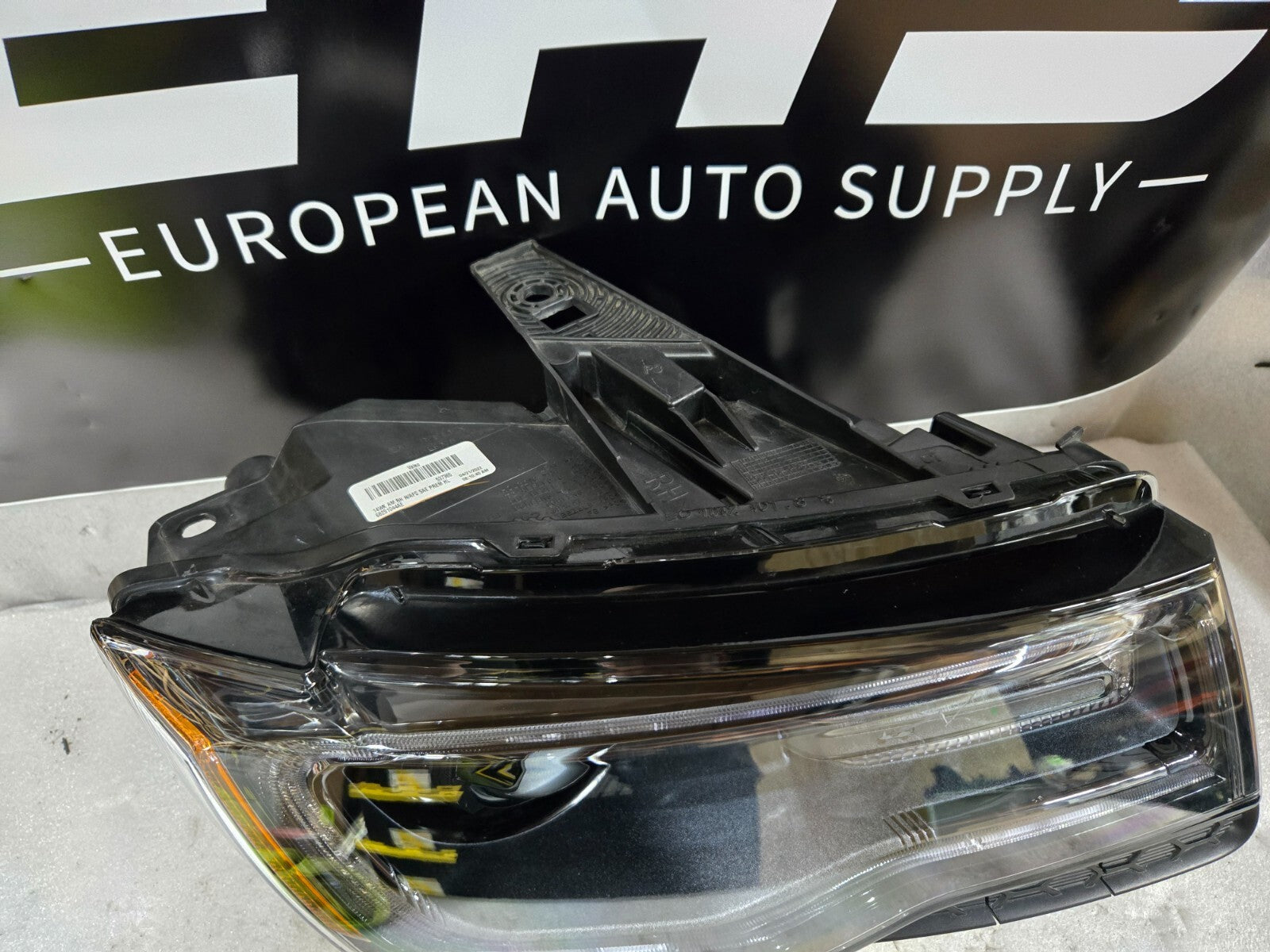 2016-2022 Jeep Grand Cherokee NON-AFS Headlight Black Right RH Passenger OEM H