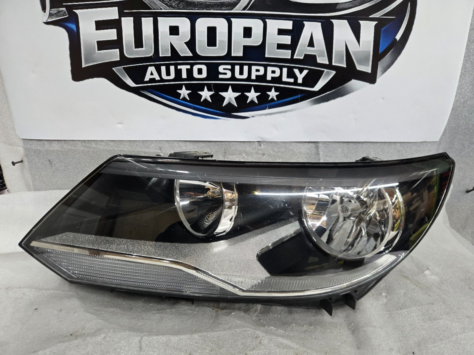 2012-2018 Volkswagen Tiguan Left LH Driver Side Halogen Headlight 5N0941005 OEM